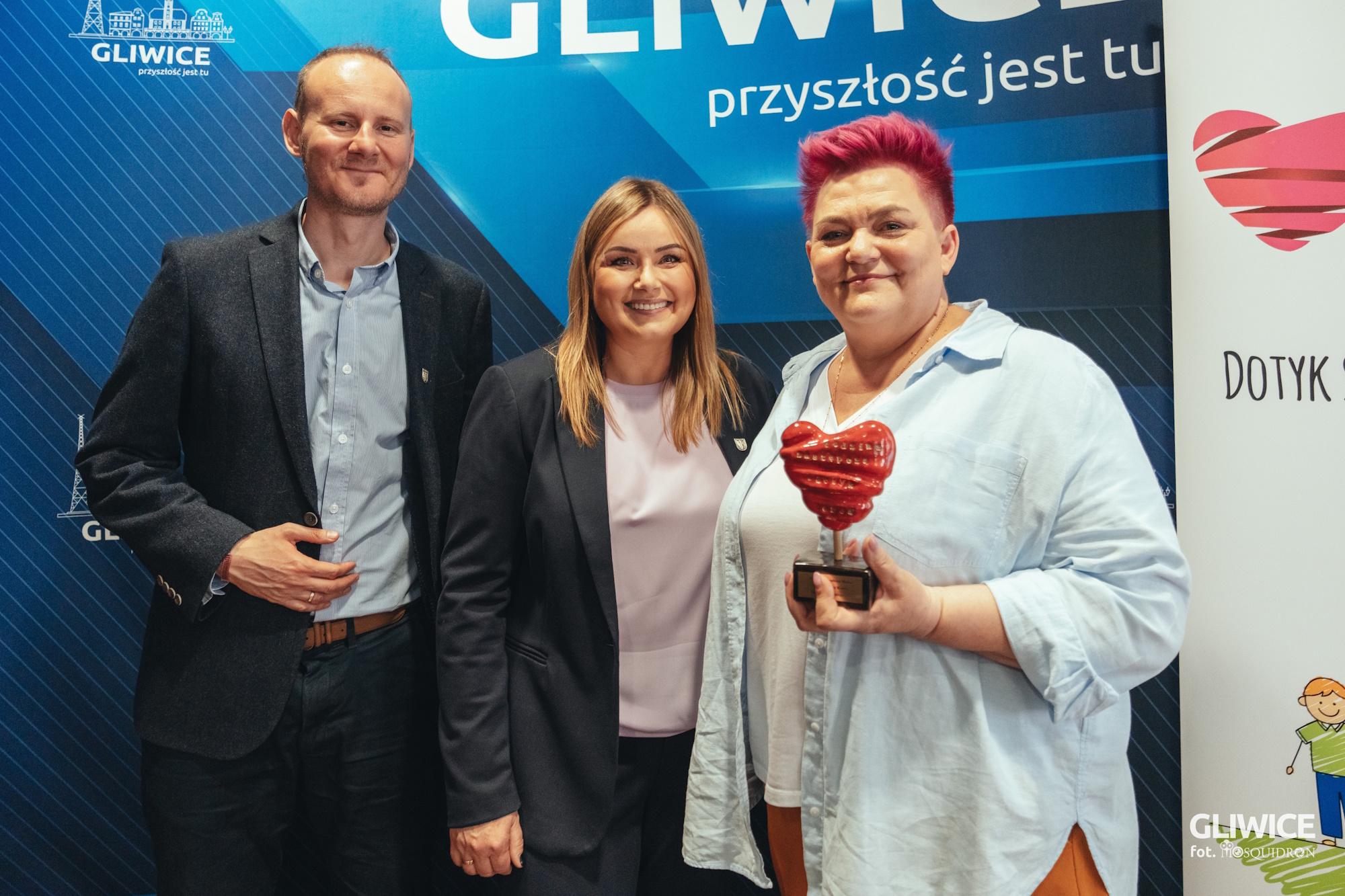 Fot. Mosquidron/UM Gliwice Pani Korzec z prezydent i wiceprezydentem