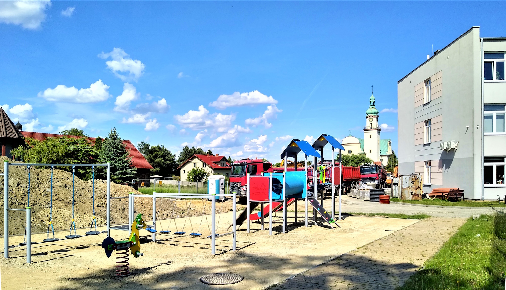 Fot. M.Foltyn/UM Gliwice plac zabaw przy szkole w Ostropie
