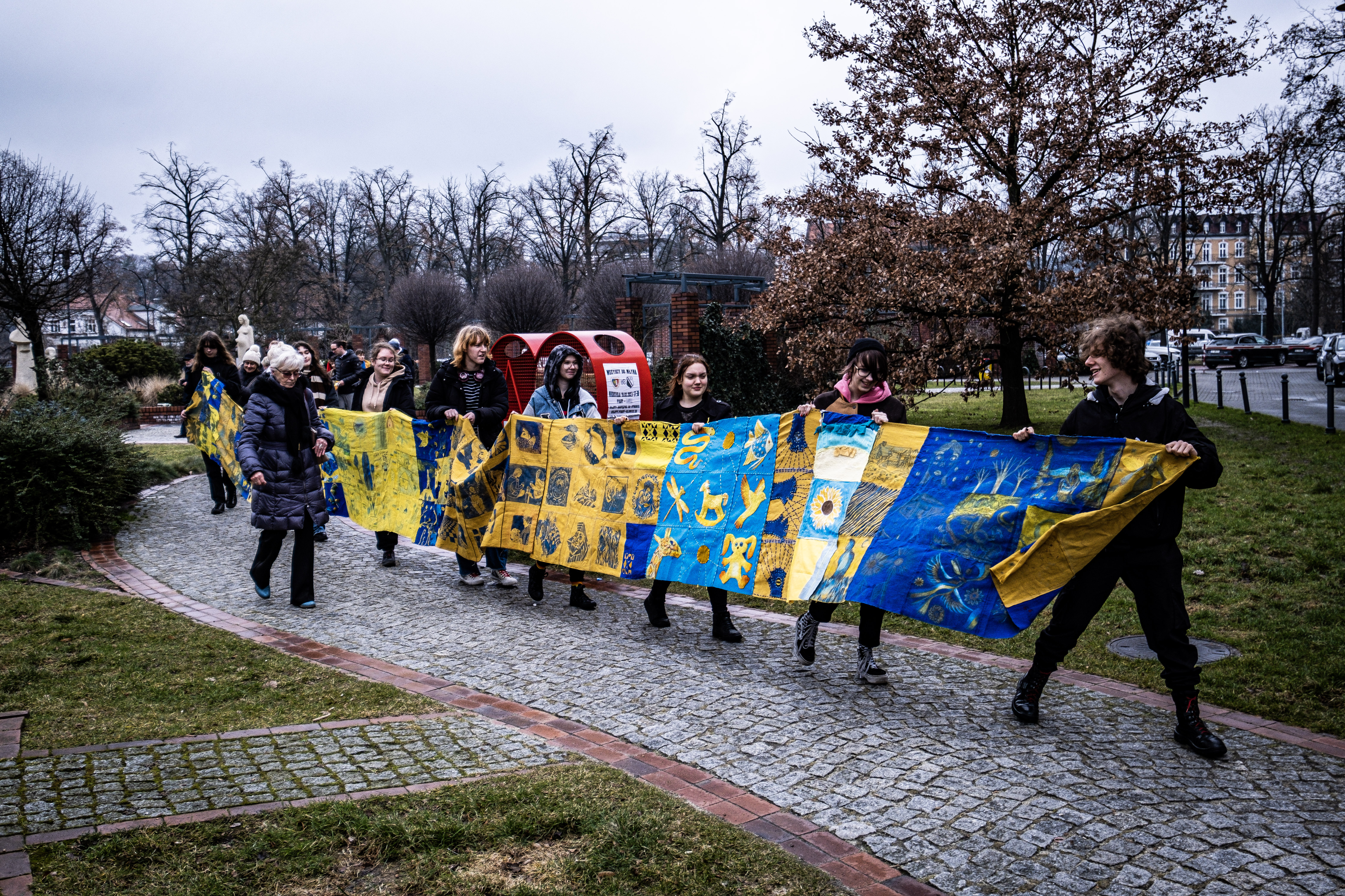 Fot. M.Buksa/UM Gliwice młodzież ze wstęgą