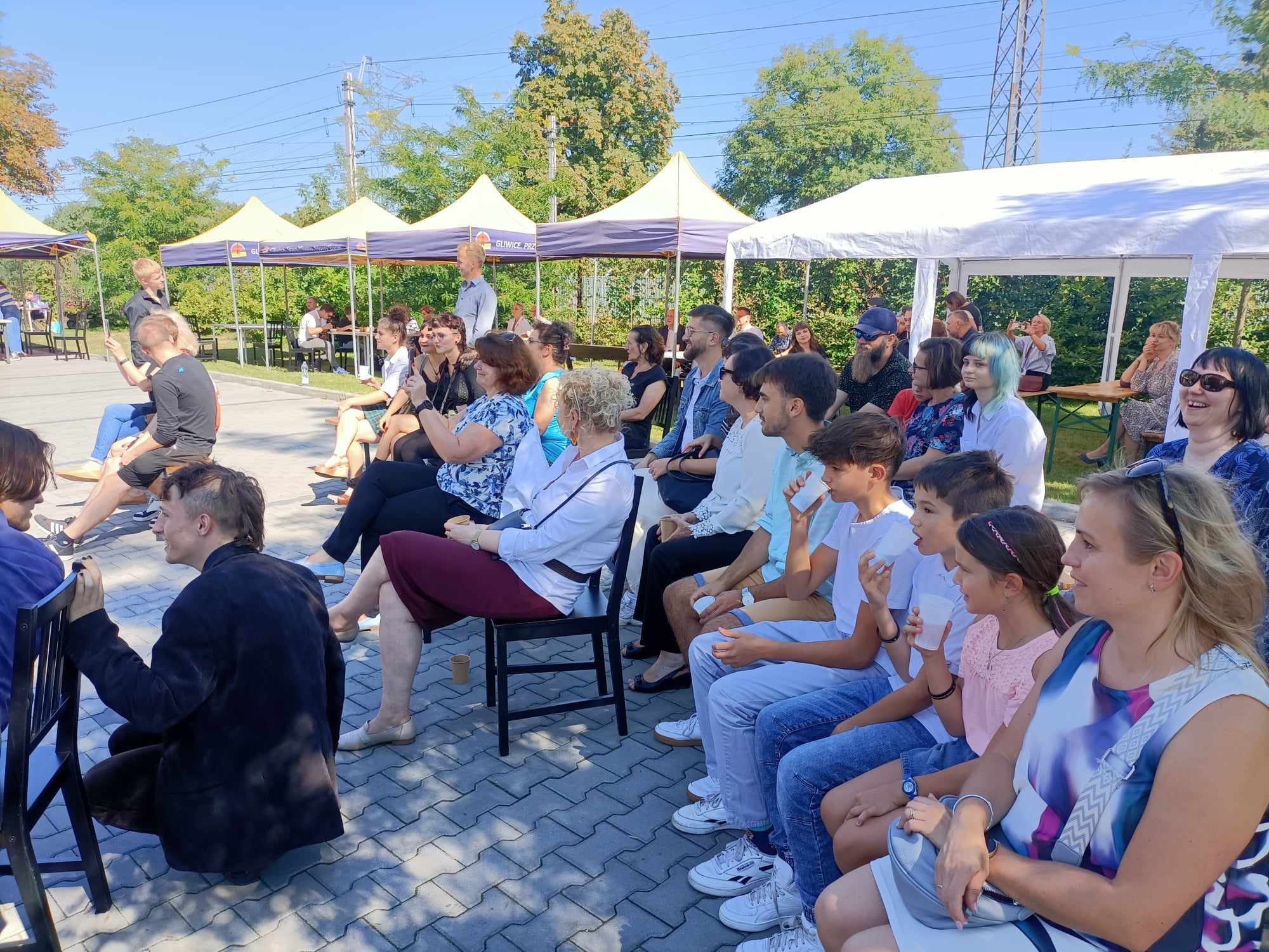 Fot. B.Kończak/UM Gliwice ludzie na krzesłach