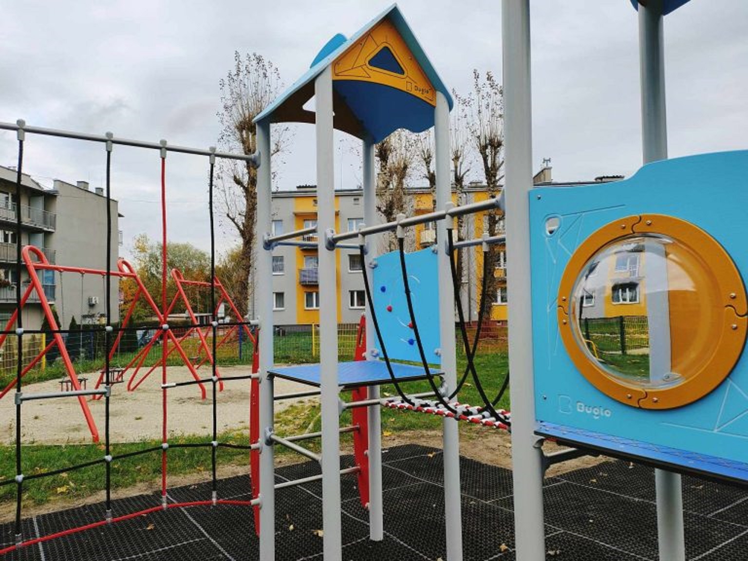 Fot. materiały MZUK urządzenia na placu zabaw
