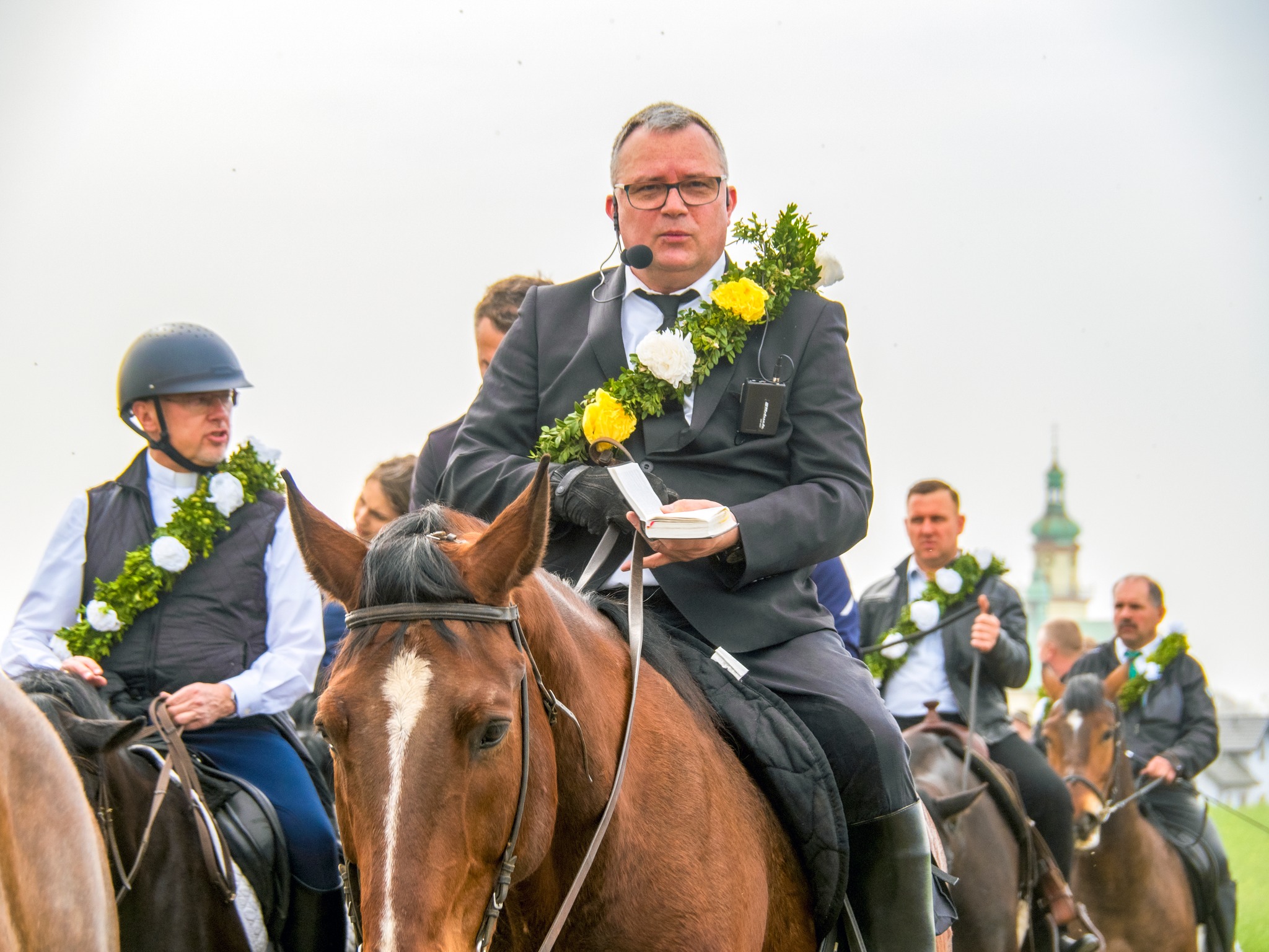 Fot. G.Ożga/FOTA Gliwic ludzie na koniach w procesji