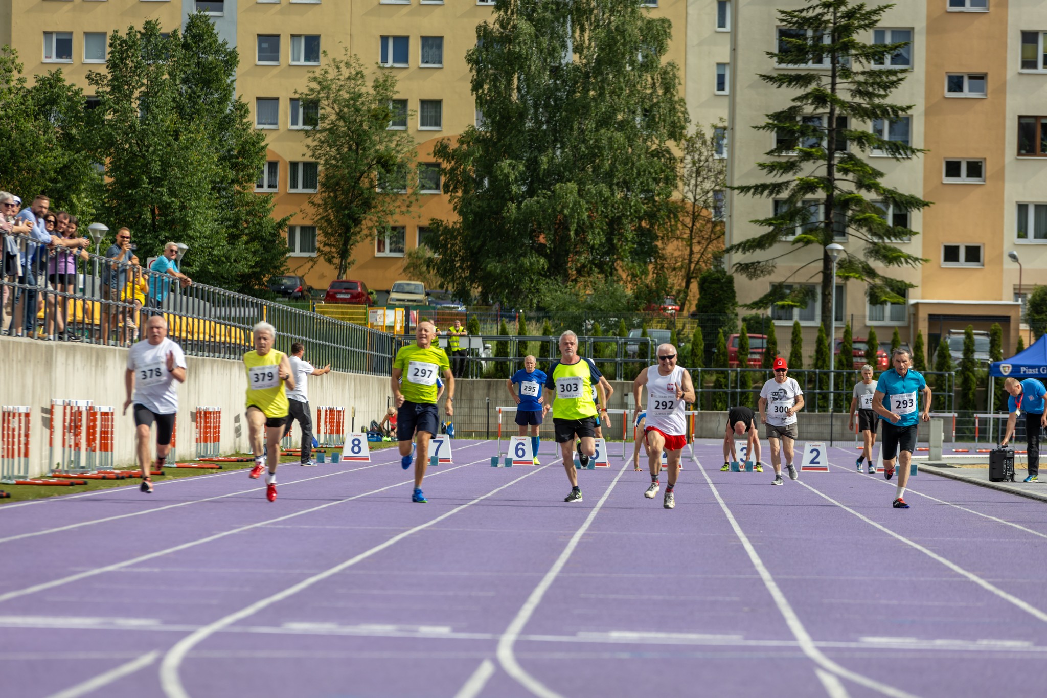 Fot. K. Krzemiński/ UM Gliwice Mastersi biegnący sprintem