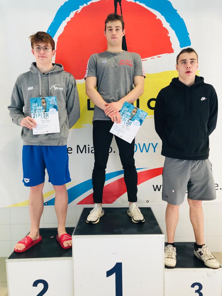 Fot. materiały Klubu Pływackiego "Sikret" Gliwice Zawodnicy na podium