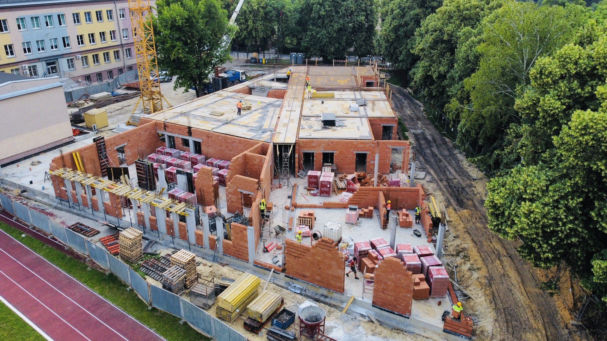 Fot. J.Marcinów/PRUiM S.A. plac budowy szkoły z góry