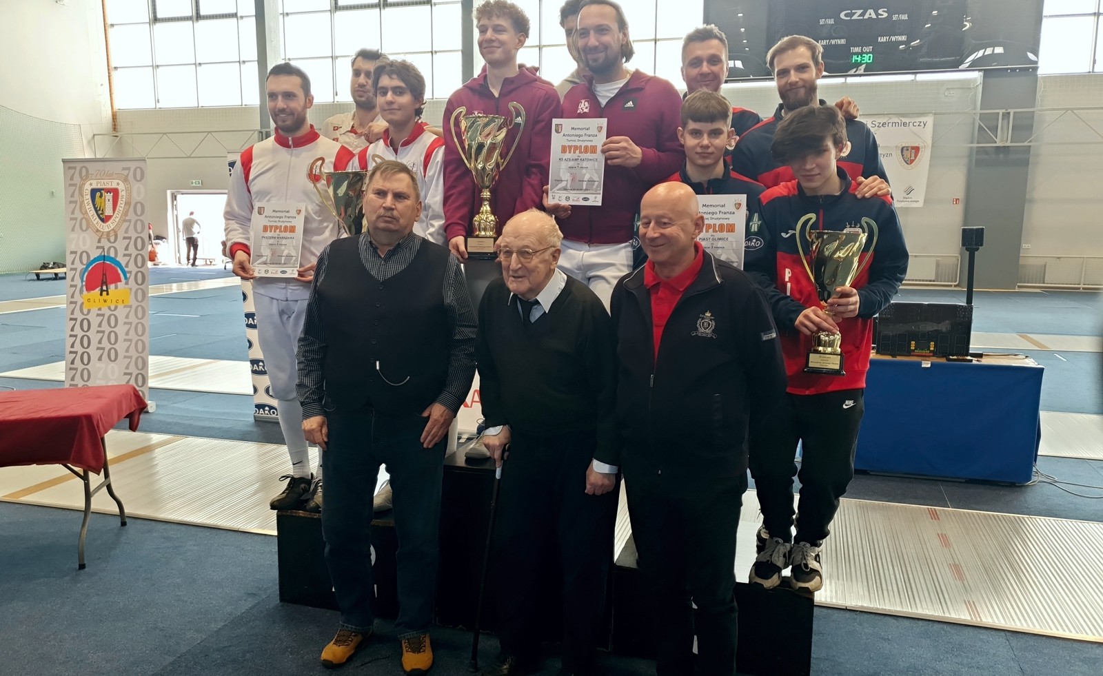 Fot. materiały piast.gliwice.pl Zawodnicy na podium memoriału A. Franza