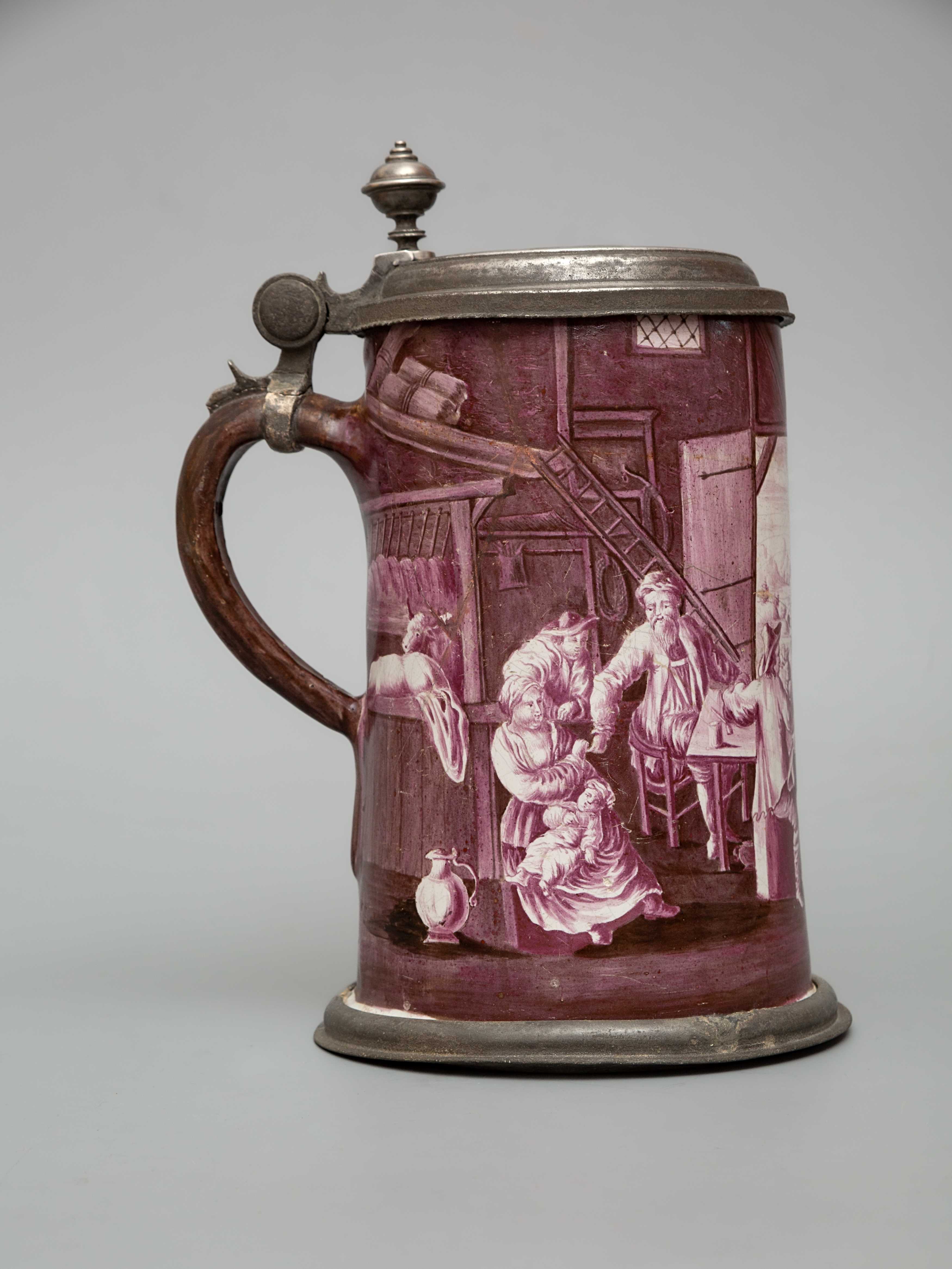Kufel do piwa z pokrywą, Niemcy, Norymberga, malarz M. Schmid, lata 1720–1730, zbiory Muzeum w Gliwicach, fot. Arkadiusz Stefański Kufel do piwa z pokrywą, Niemcy, Norymberga, malarz M. Schmid, lata 1720–1730