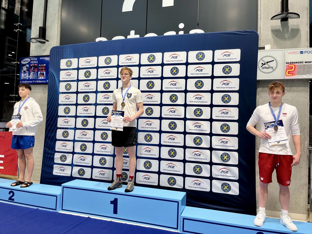 Fot. Klub Pływacki "Sikret" Gliwice Jakub Katana na podium
