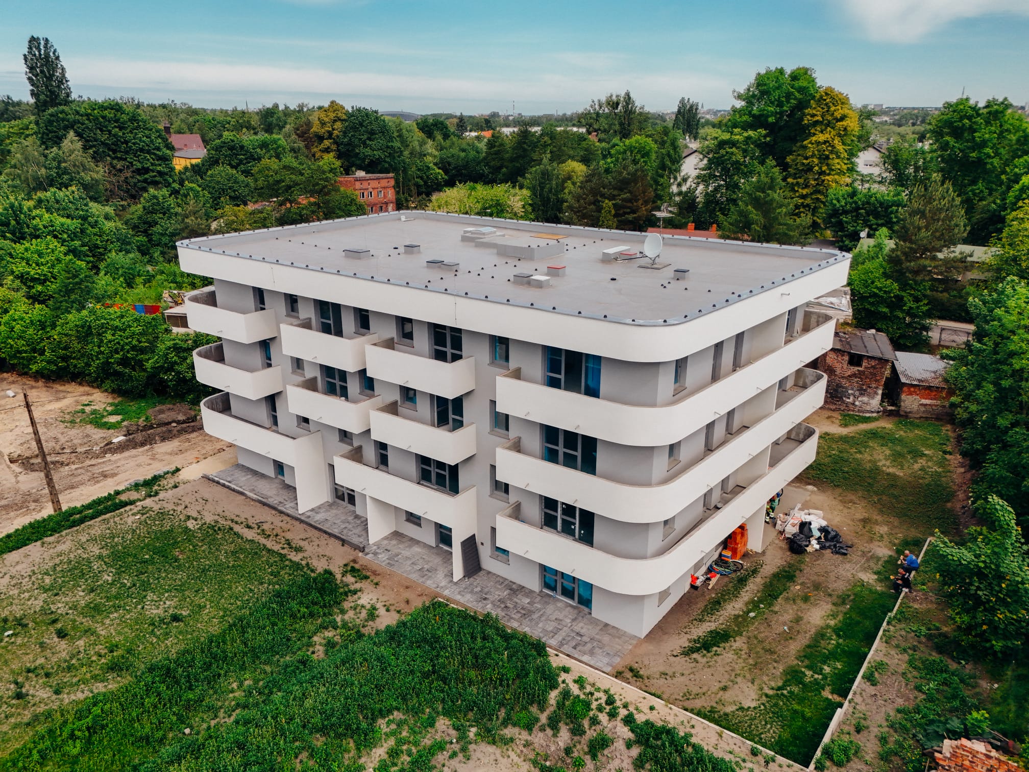 fot. Mosquidron / UM w Gliwicach budynek, drzewa