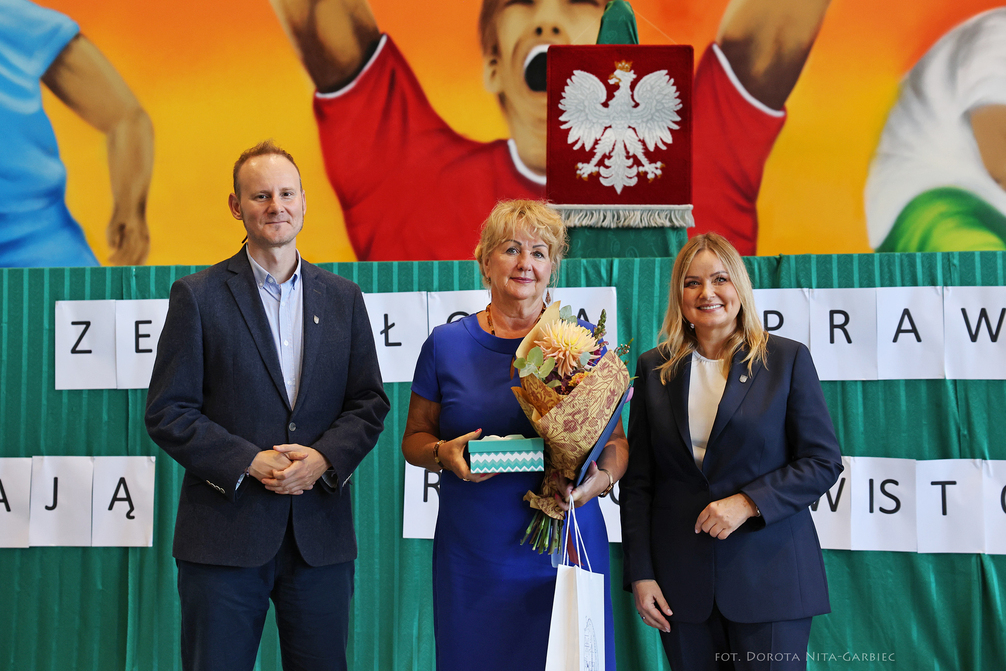 Podziękowania za lata pracy dyrektor Małgorzacie Semik złożyła prezydent Gliwic Katarzyna Kuczyńska-Budka oraz jej zastępca Łukasz Gorczyński. Fot. D. Nita-Garbiec/UM Gliwice prezydent i dyrektor
