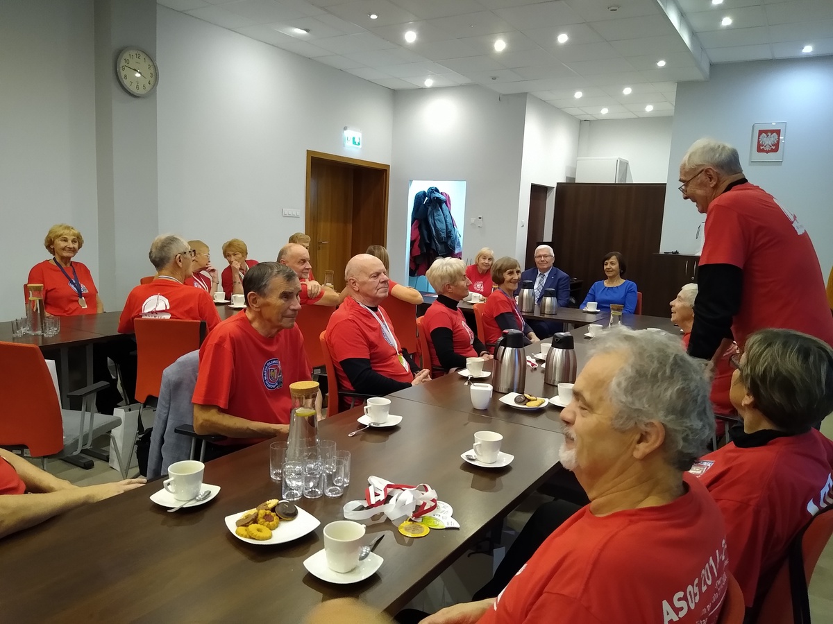 Fot. M.Foltyn/UM Gliwice seniorzy rozmawiają z prezydentem Gliwic