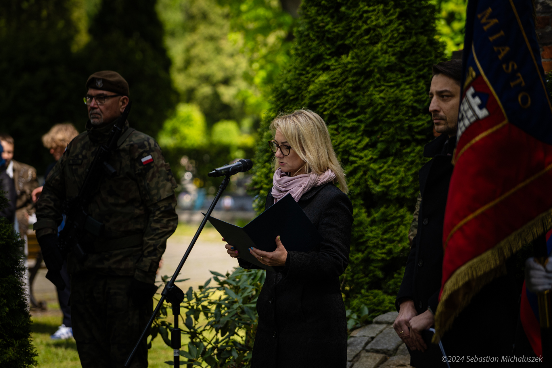 Fot. S. Michałuszek Naczelnik Wydziału Edukacji, Mariola Bucher, przemawiająca do zebranych