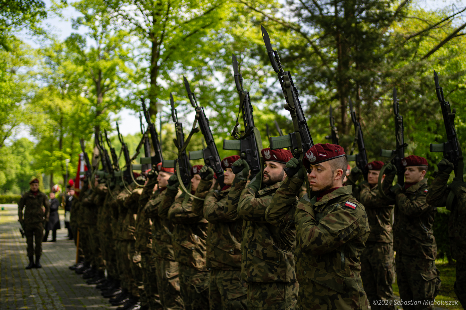 Fot. S. Michałuszek Żołnierze wykonujący salwę honorową