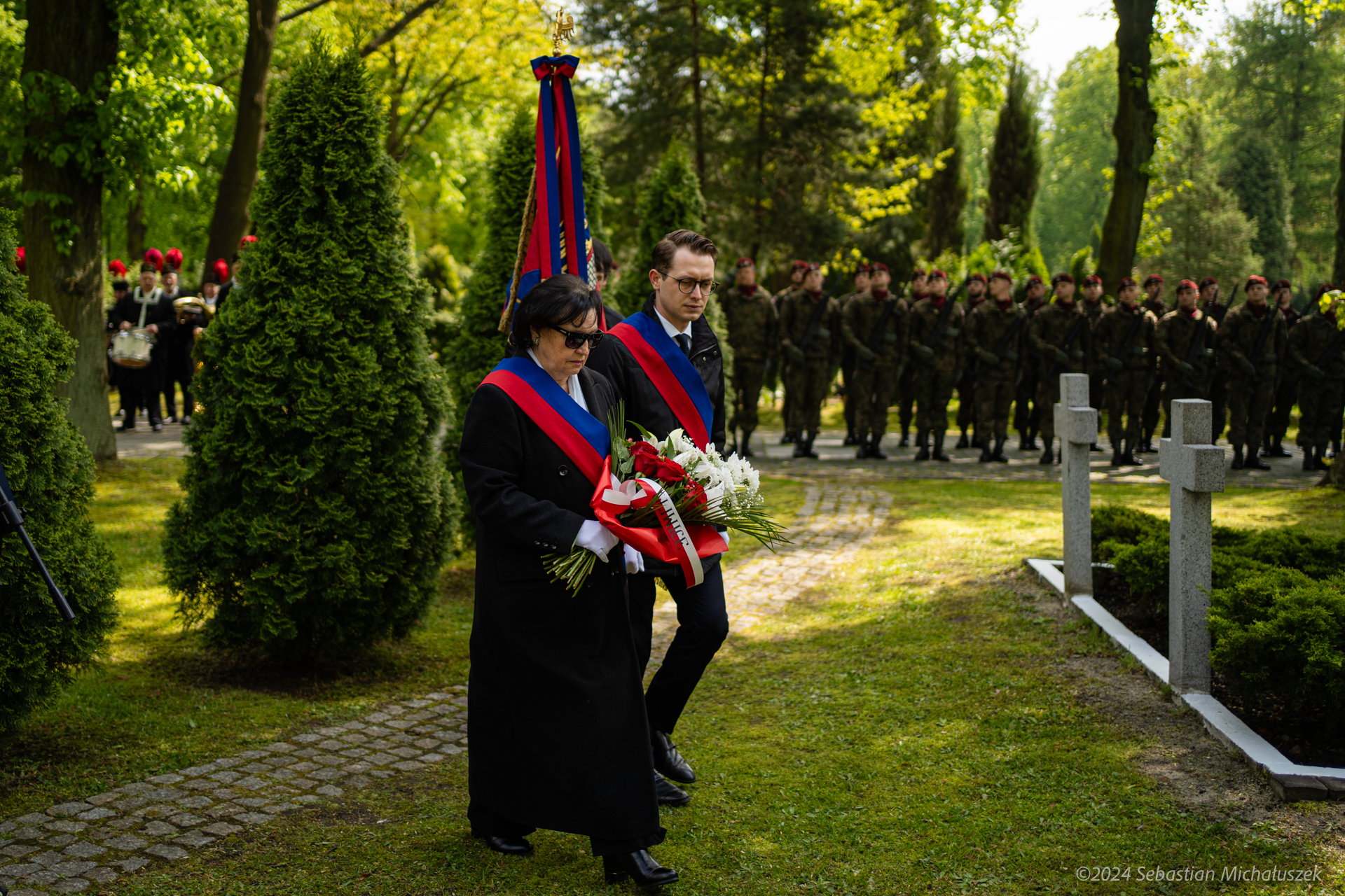Fot. S. Michałuszek Gliwiccy radni składający kwiaty