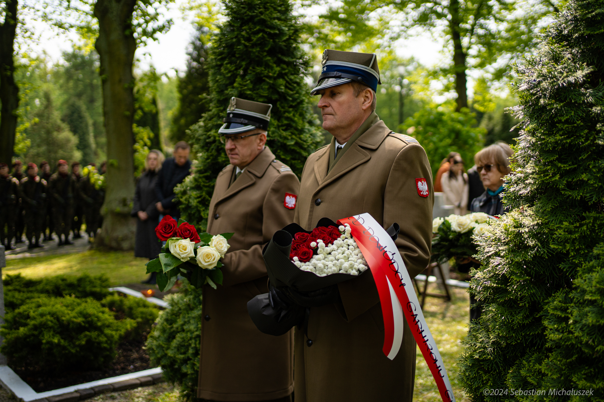 Fot. S. Michałuszek Żołnierze składający kwiaty