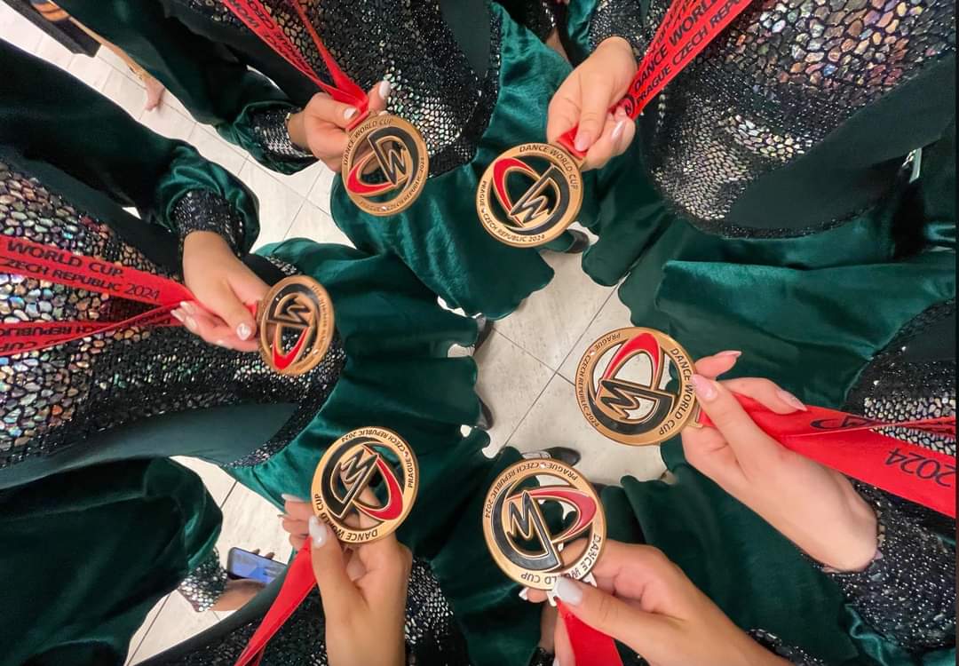Fot. Akademia Tańca Salake Medale starszych tancerek Salake