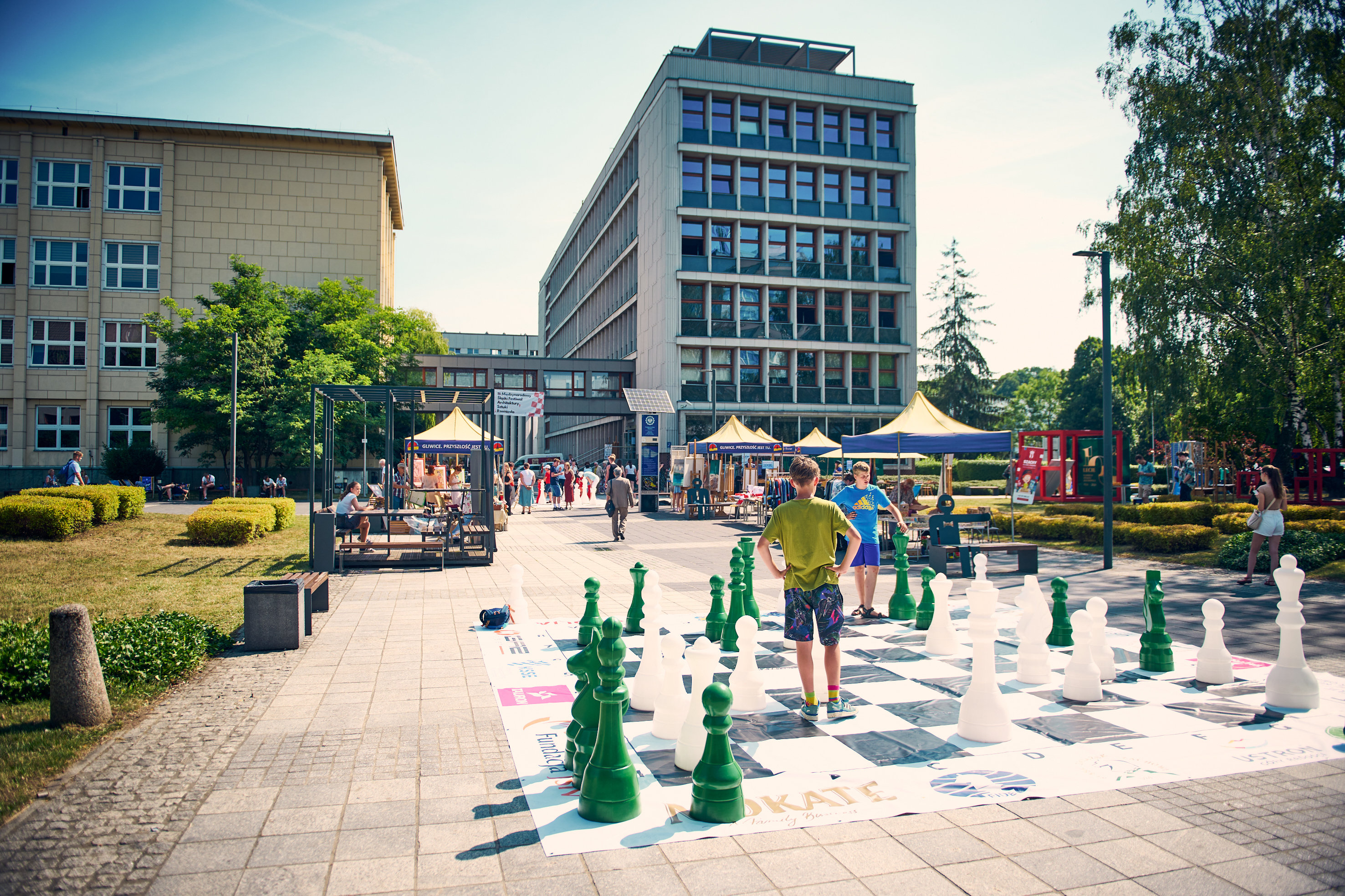 Fot. M. Buksa/ UM w Gliwicach Plac kampusu i Wydział Architektury