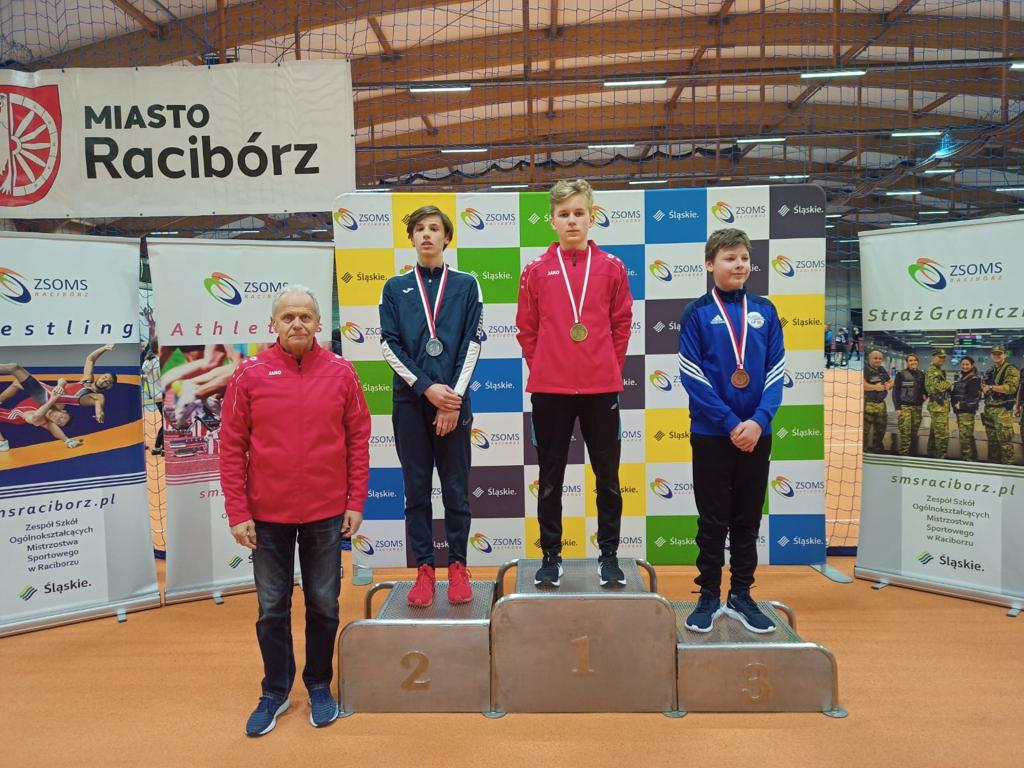 Fot. Józef Ramus/ piast.gliwice.pl Trener Adam Śniegórski i Franciszek Mazik na 1. miejscu podium