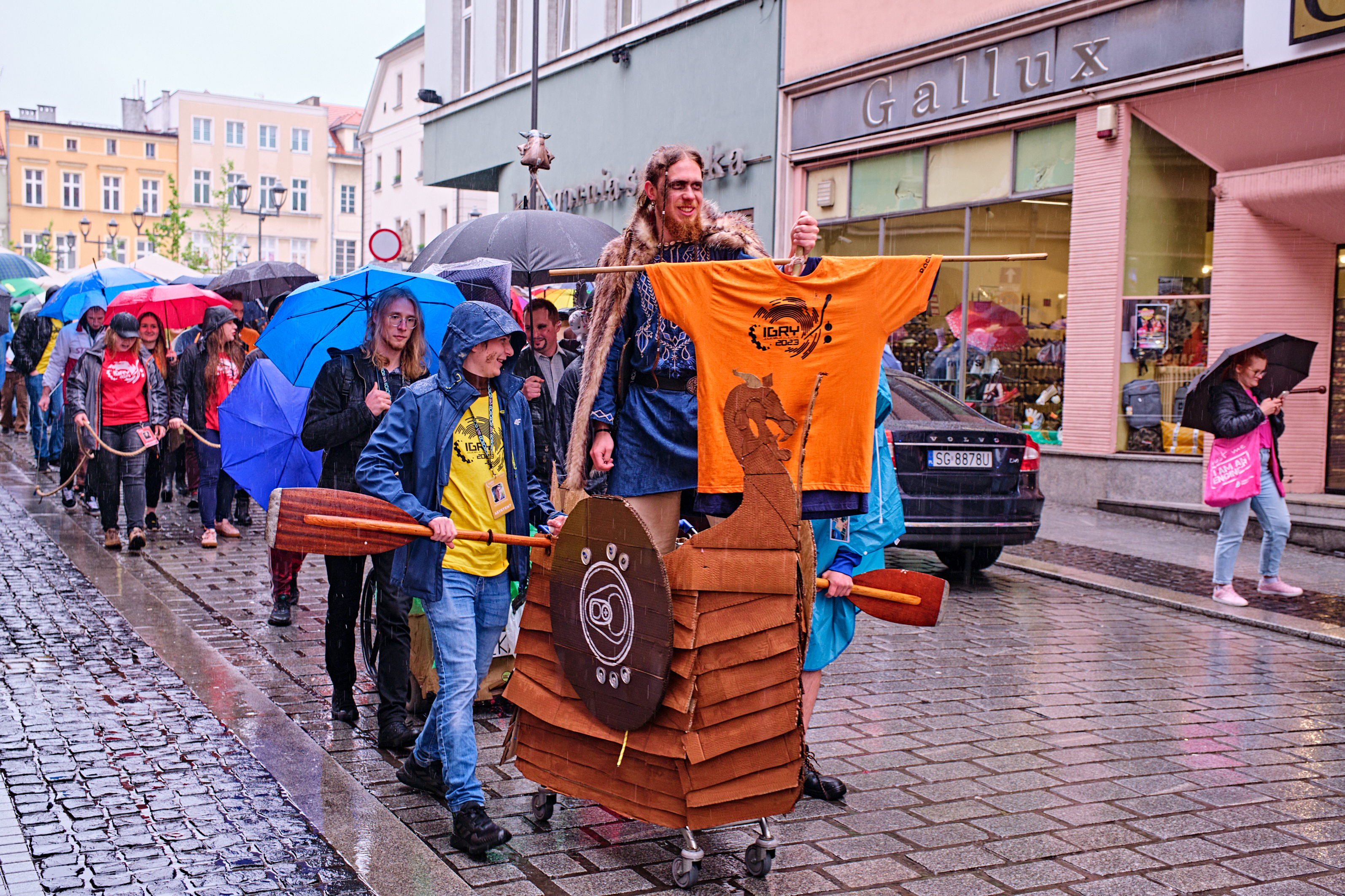 Fot. M.Buksa/UM Gliwice korowód na ul. Zwycięstwa