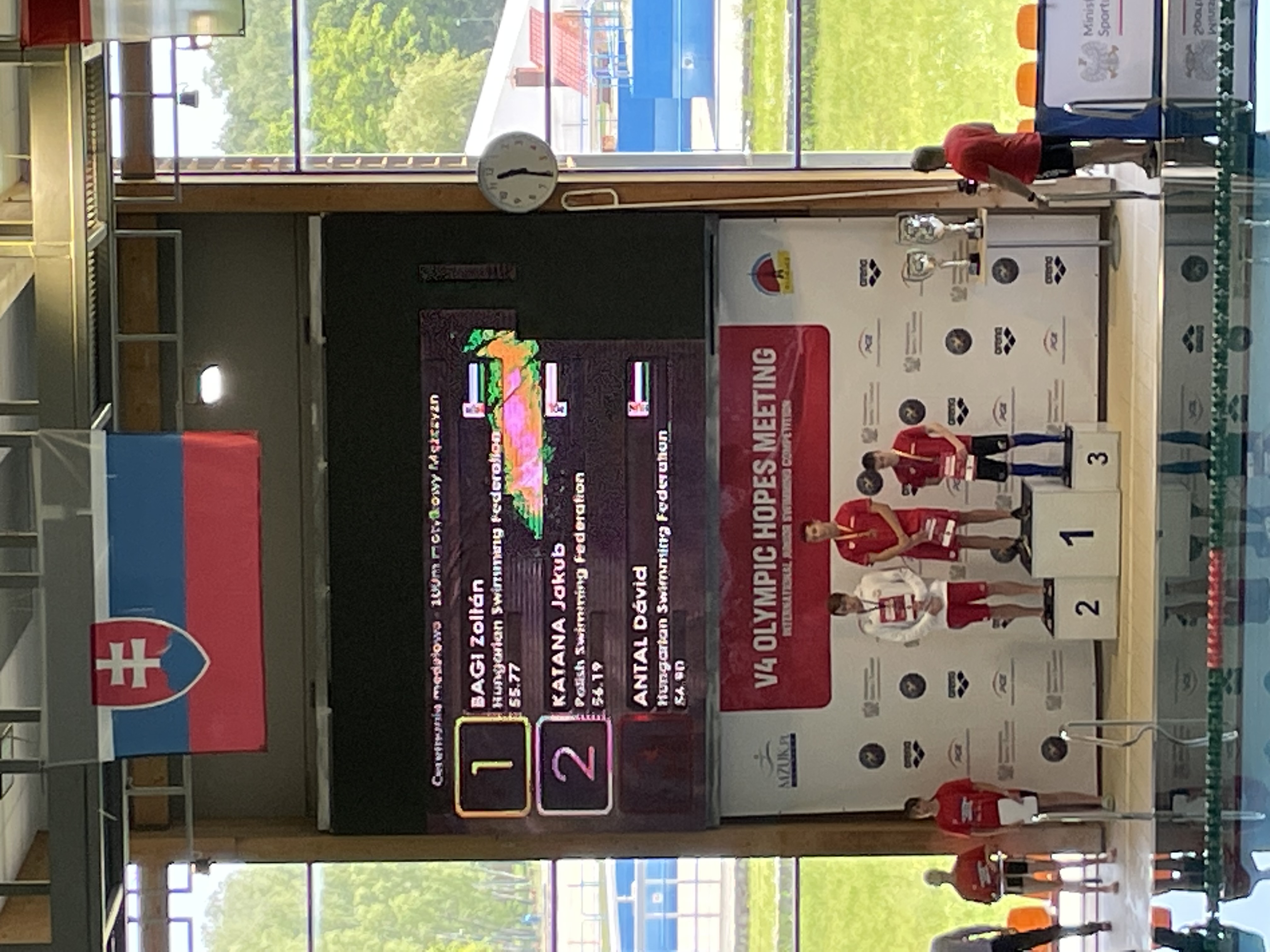 Fot. materiały Klubu Pływackiego "Sikret" Gliwice Kuba na podium