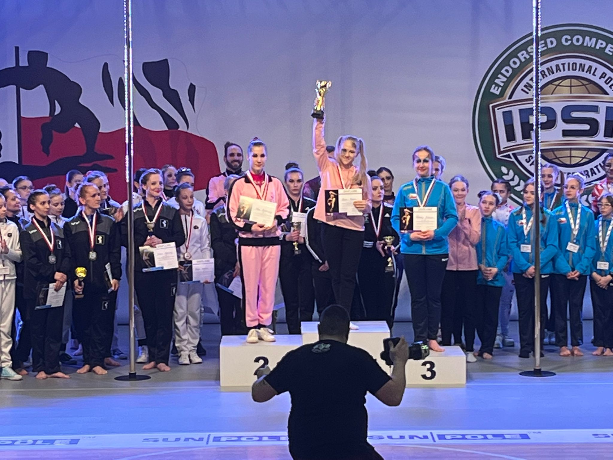 Fot. materiały Fit Wizja Gliwice Zawodniczki na podium