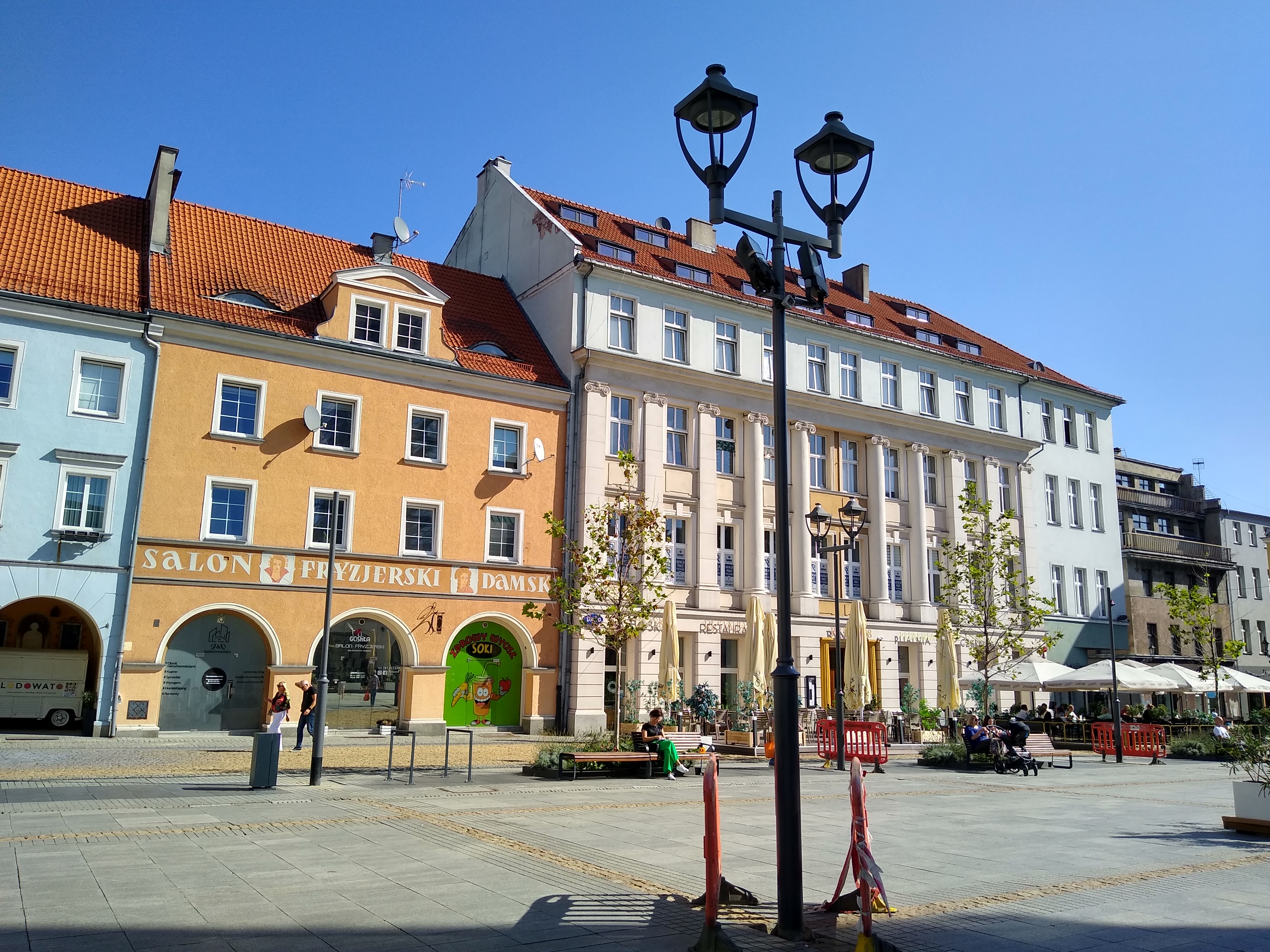 Latarnie na Rynku są odnawiane. Prace potrwają do końca października. Fot. M.Foltyn/UM Gliwice latarnie na Rynku