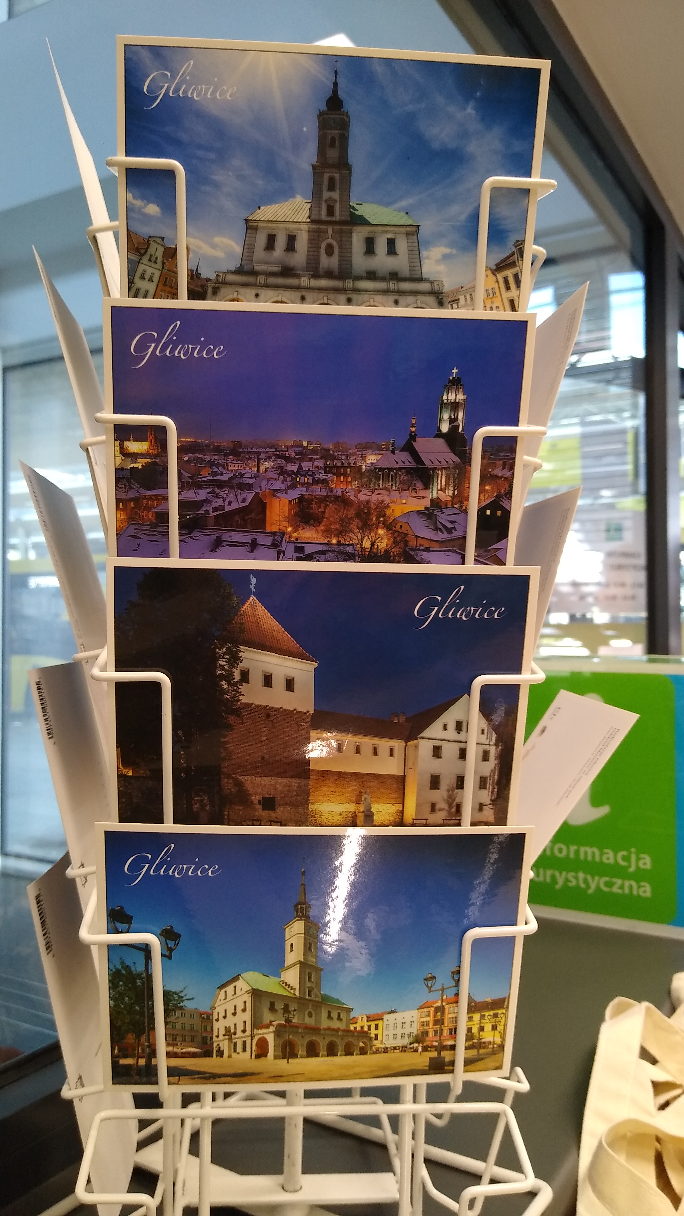 Fot. M.Foltyn/UM Gliwice kartki z Gliwic na stojaku