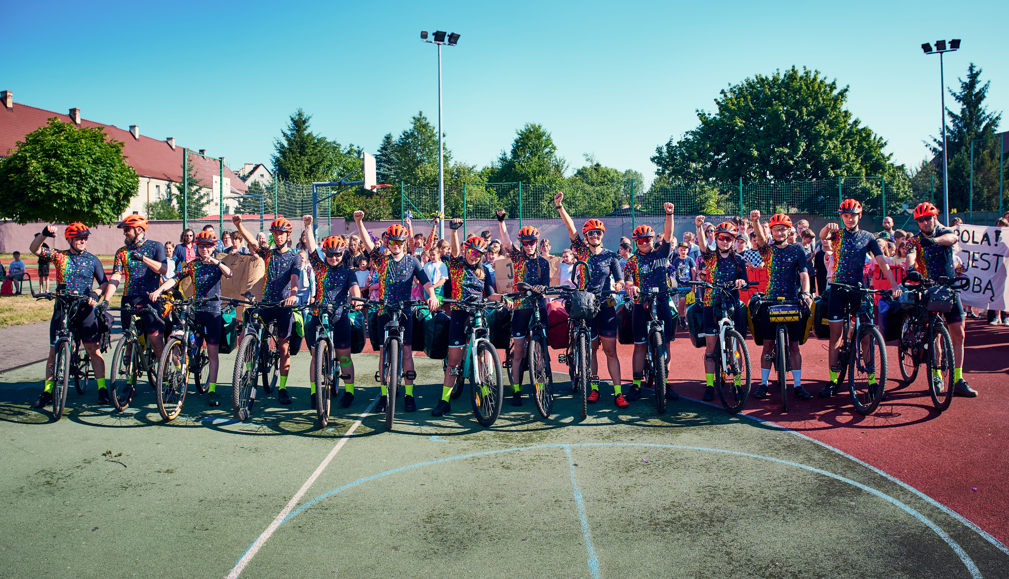 Fot. M.Buksa/UM Gliwice grupa rowerzystów przed startem