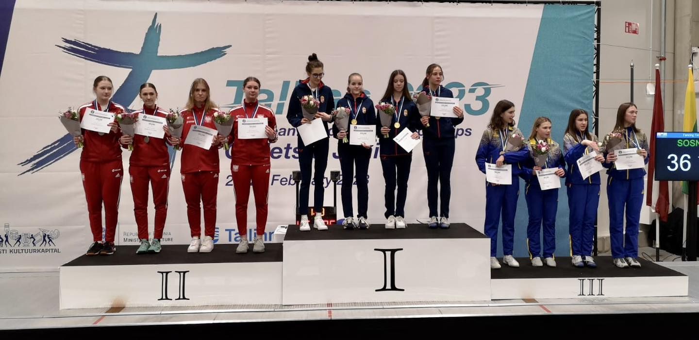 Fot. Polski Związek Szermierczy/pzszerm.pl Drużyny kadetek na podium