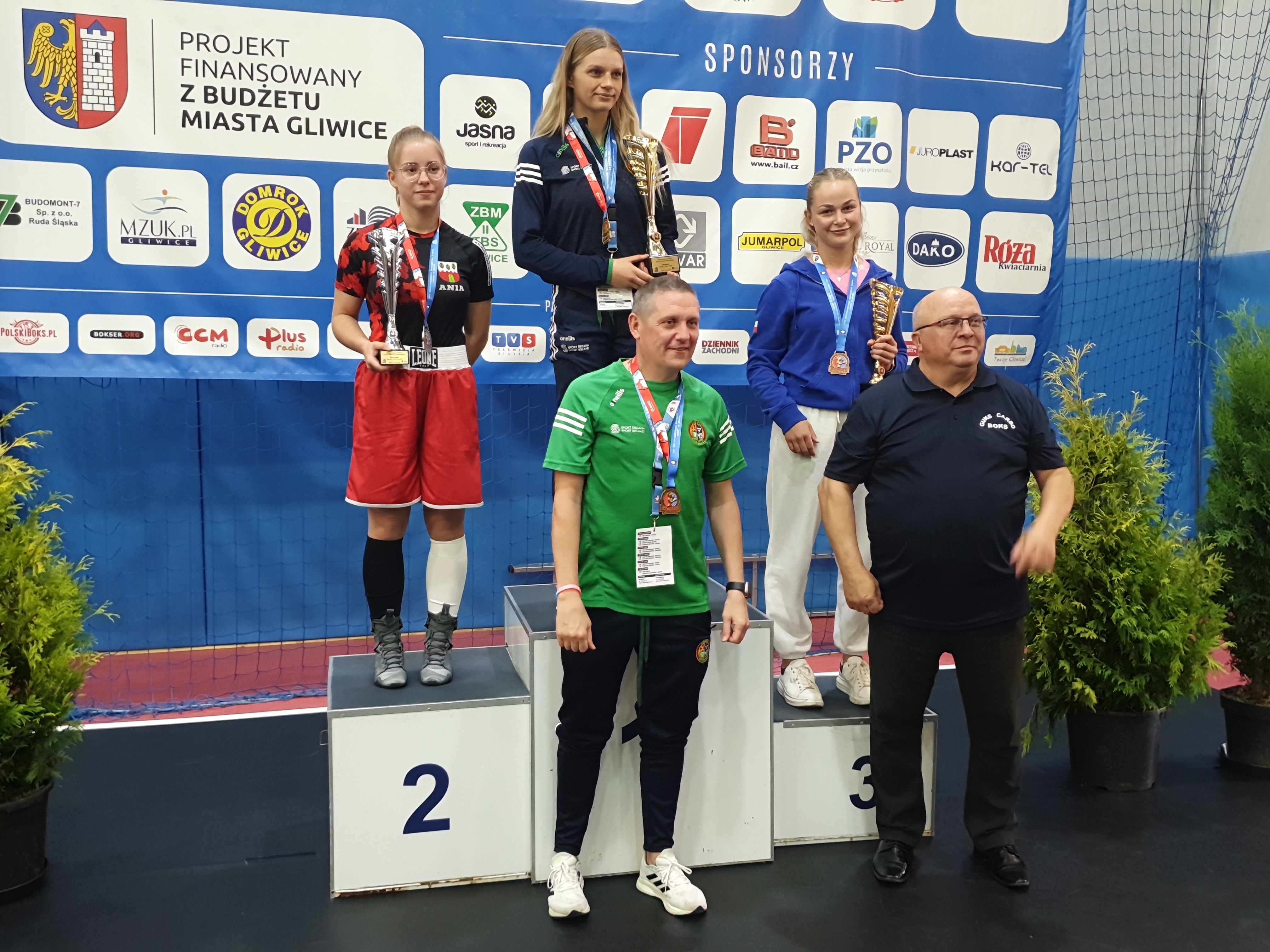 Fot. materiały piast.gliwice.pl Zawodniczki stojące na podium