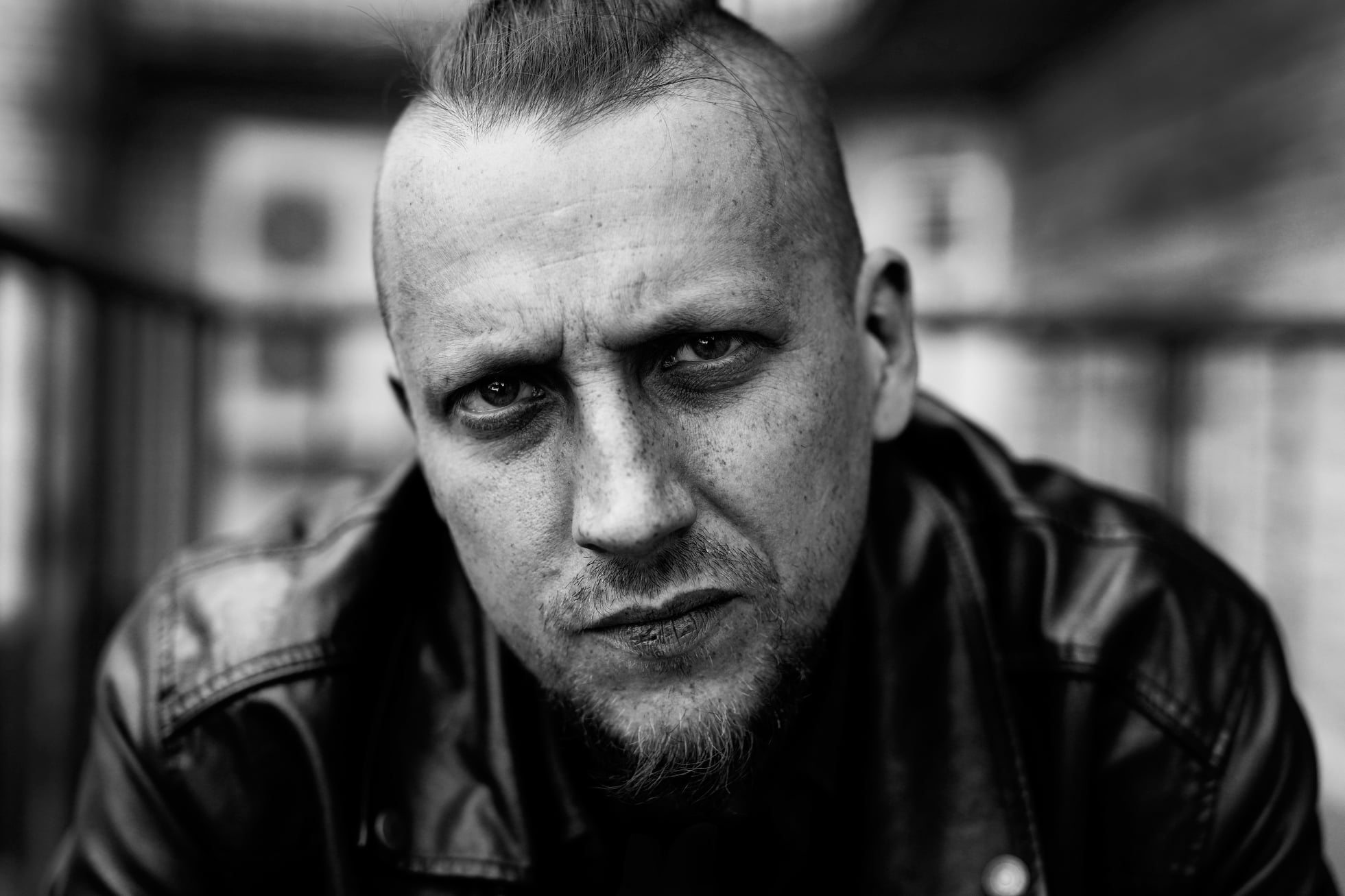 Majkel (fot. materiały organizatora) młody mężczyzna, czarno-białe zdjęcie