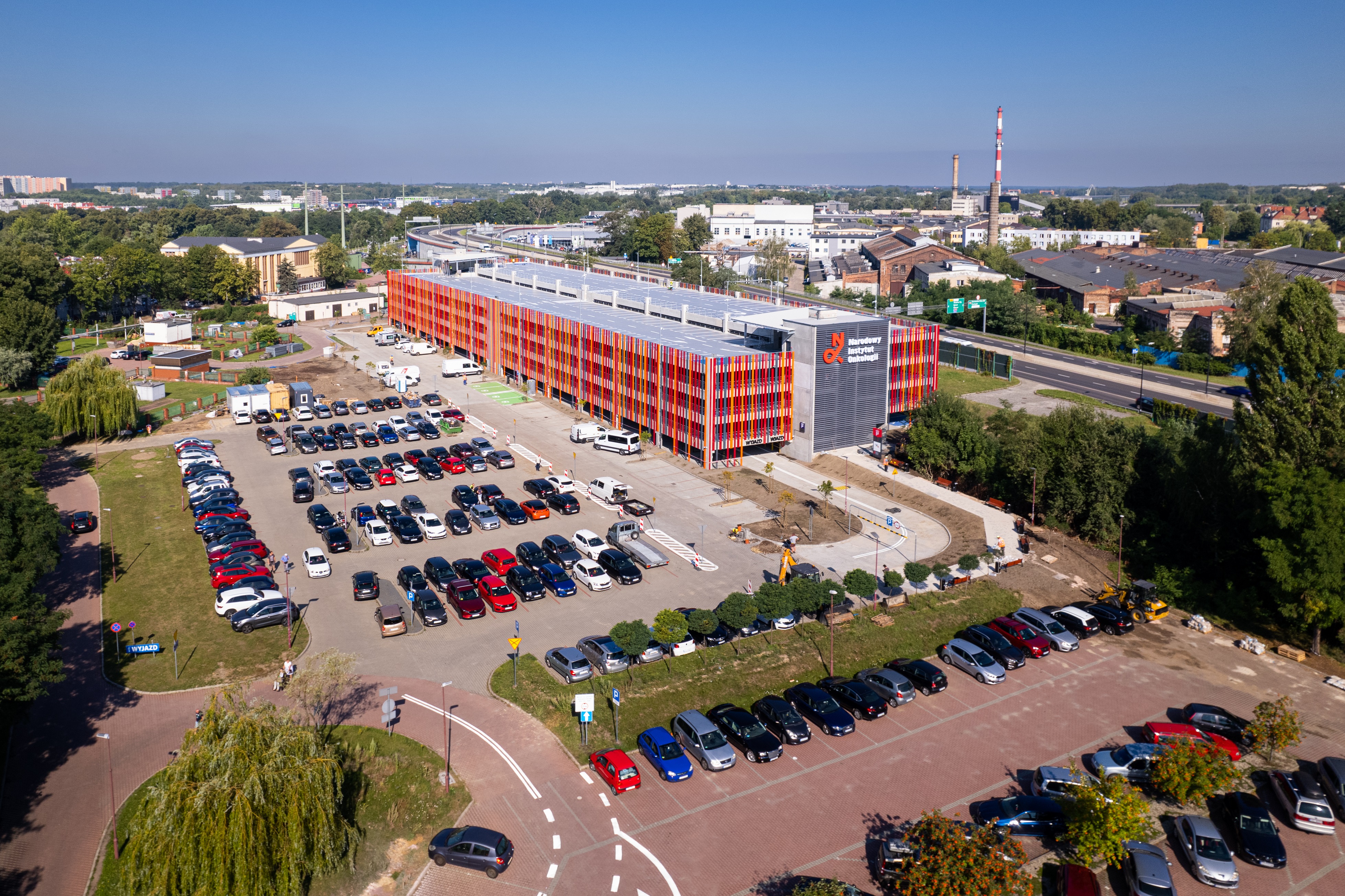 fot. materiały prasowe NDI parking przy Narodowym Instytucie Onkologii z lotu ptaka