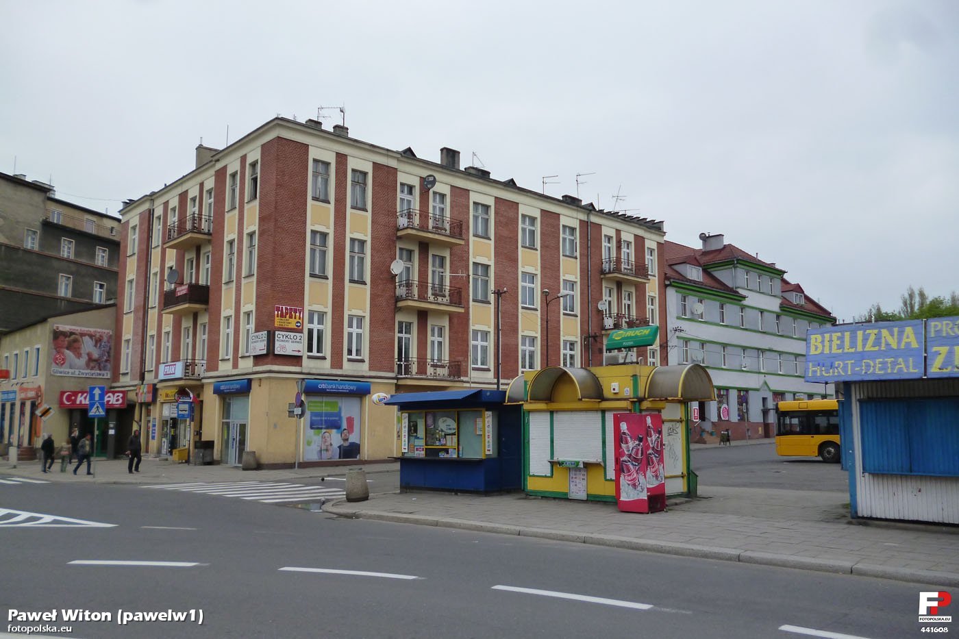 ... a tak było (fot. fotopolska.eu) plac Piastów – ul. Na Piasku przed przebudową