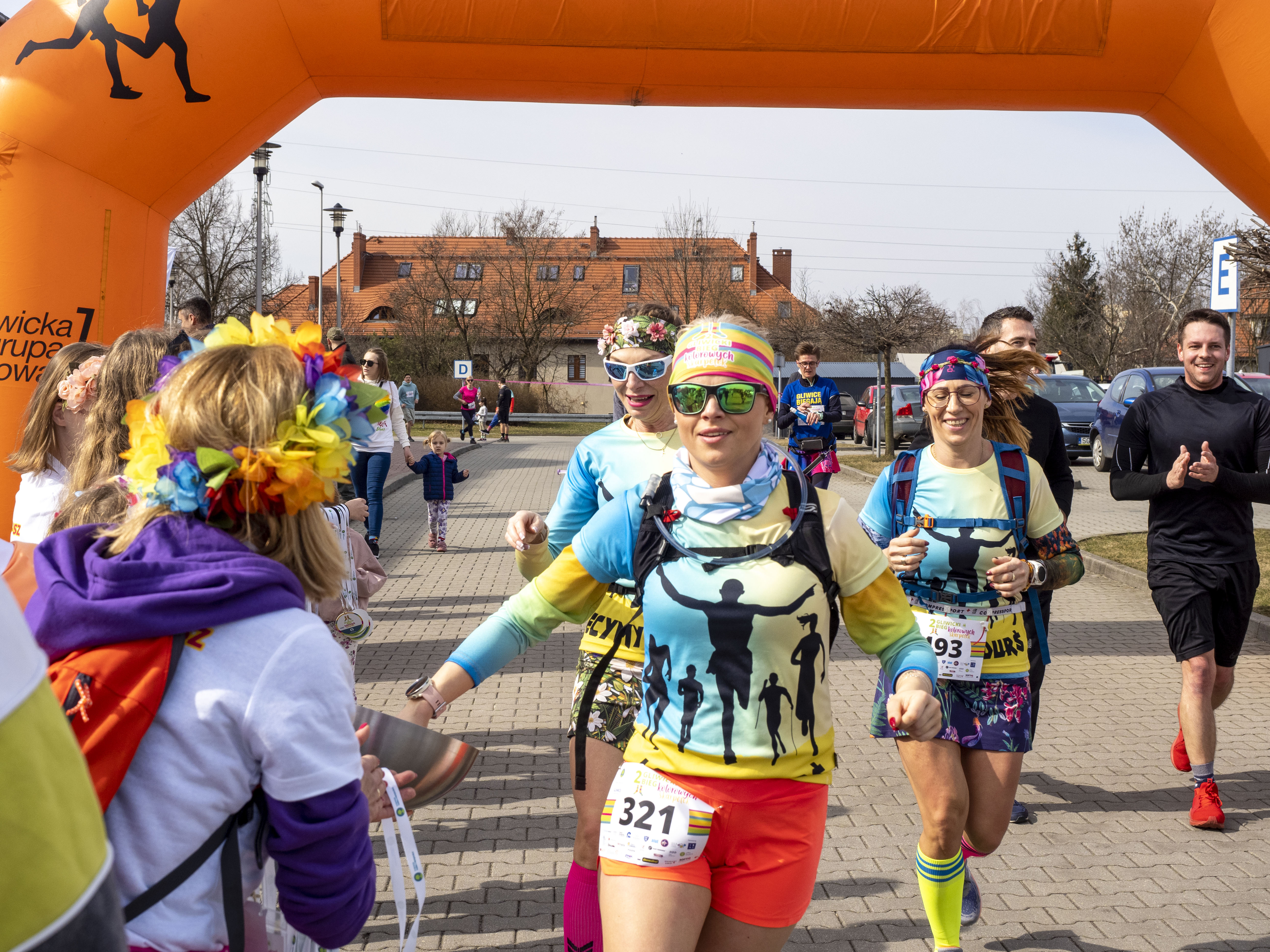 Fot. G.Ożga/UM Gliwice ludzie na mecie biegu