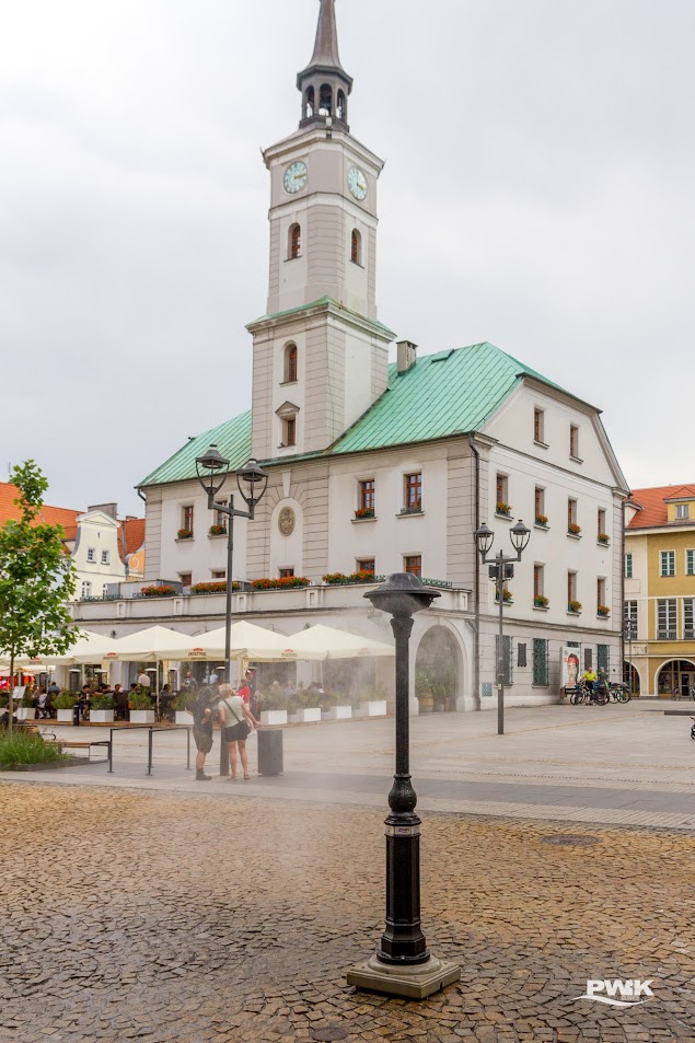 Fot. PWiK Zraszacz przed Ratuszem