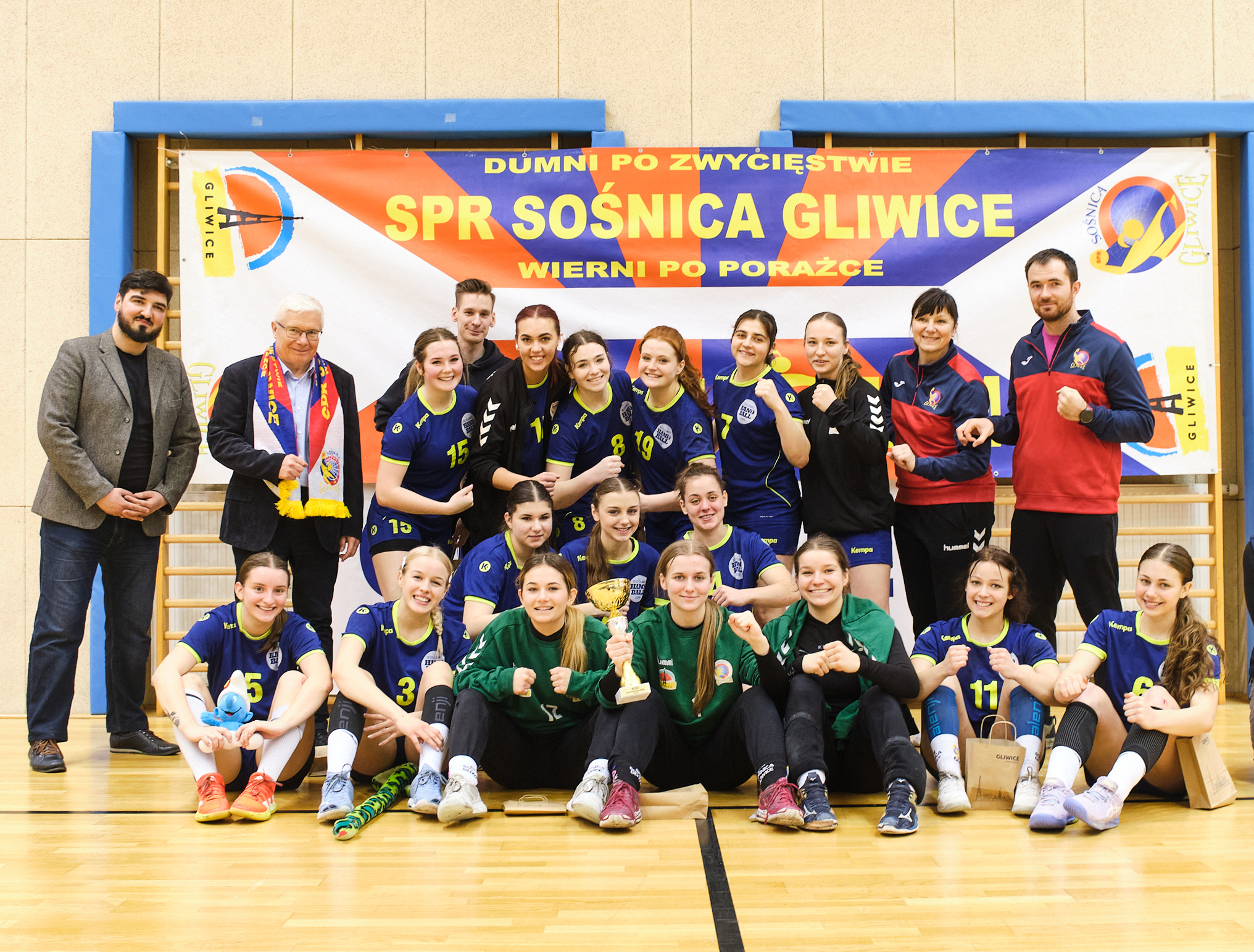 Fot. M. Buksa/ UM w Gliwicach Zdjęcie grupowe zawodniczek PR Sośnica Gliwice