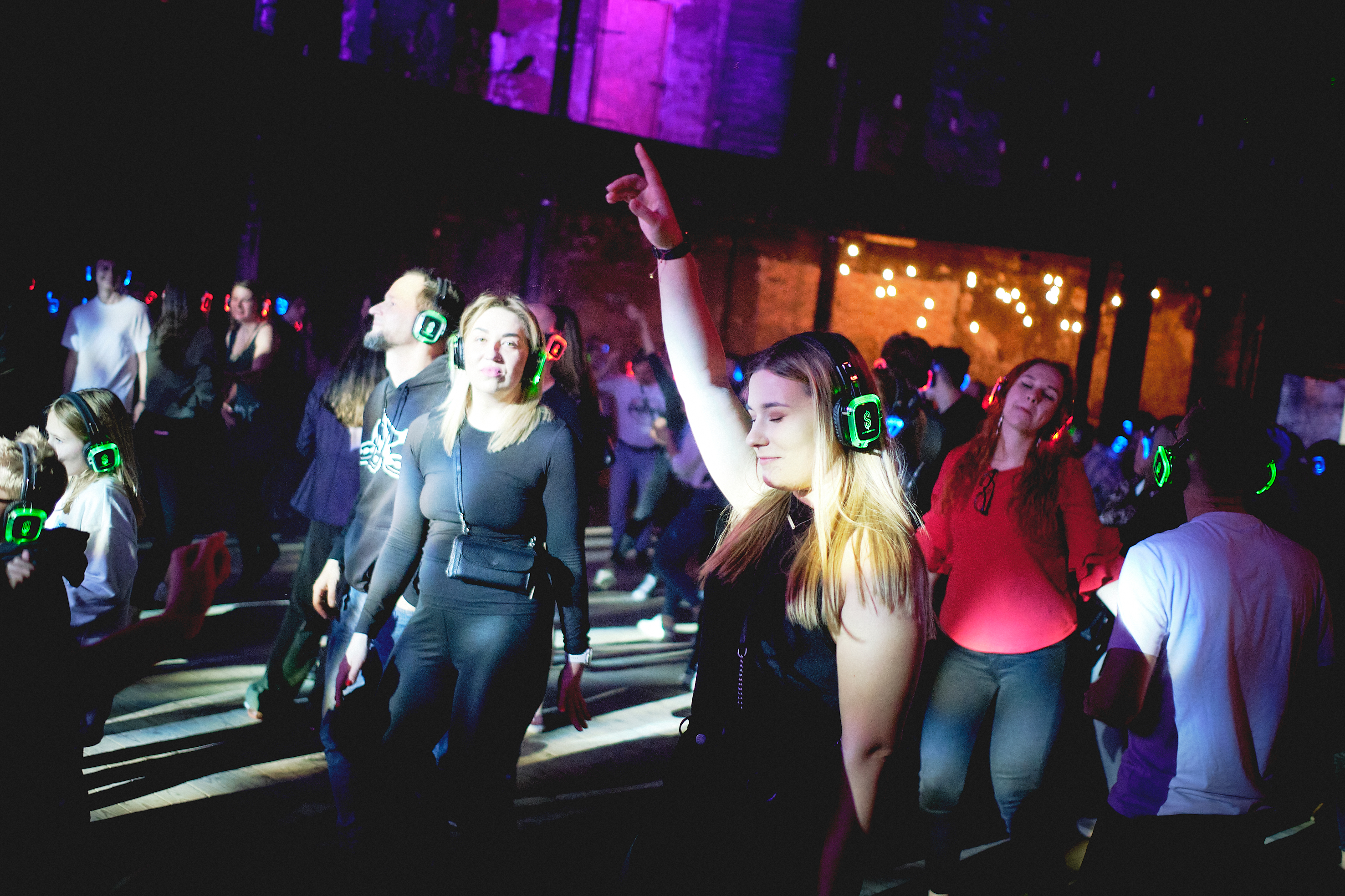 Silent Disco (fot. M. Buksa / CKV) dyskoteka w ruinach teatru