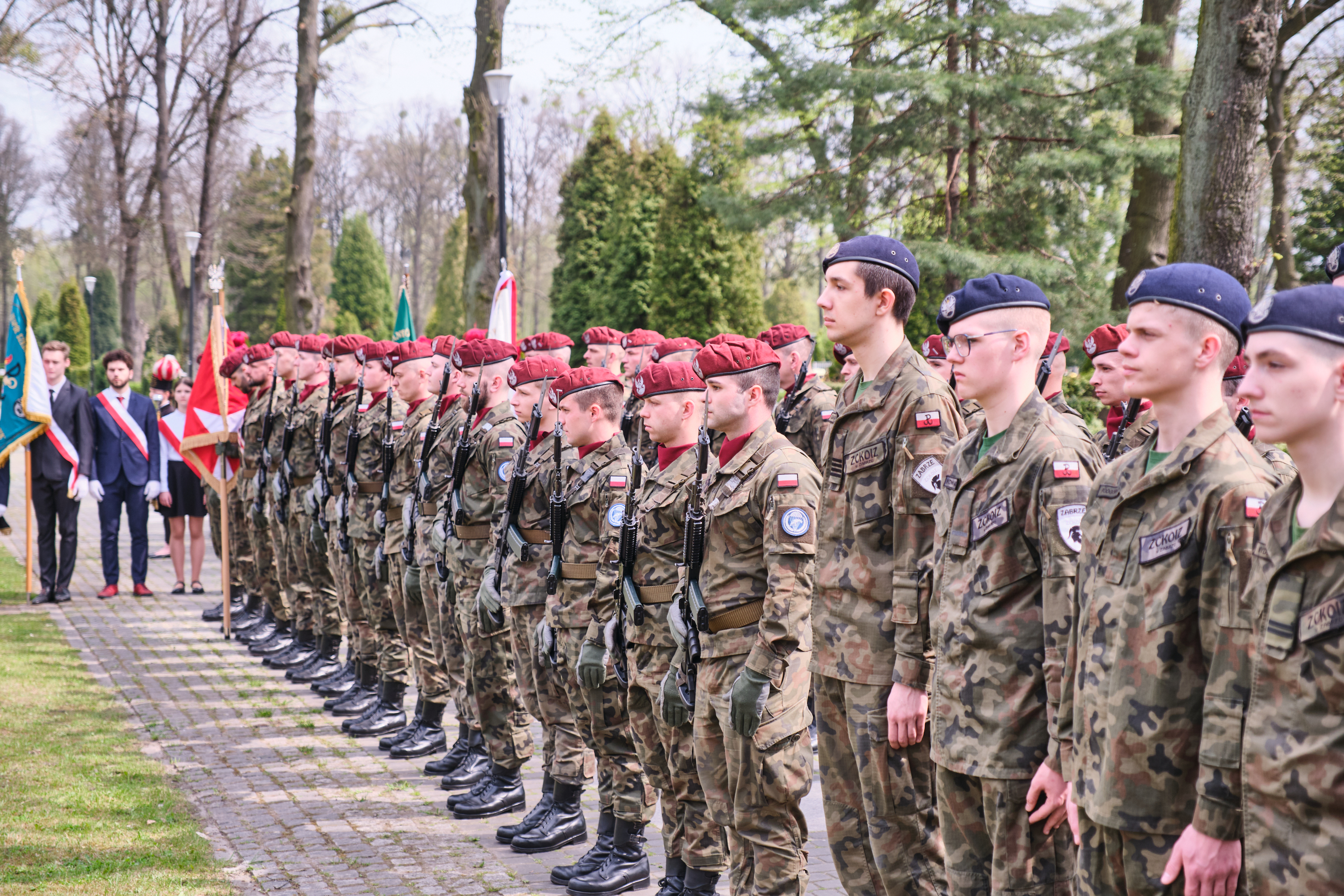 Fot. M.Buksa/UM Gliwice żołnierze na cmentarzu Centralnym