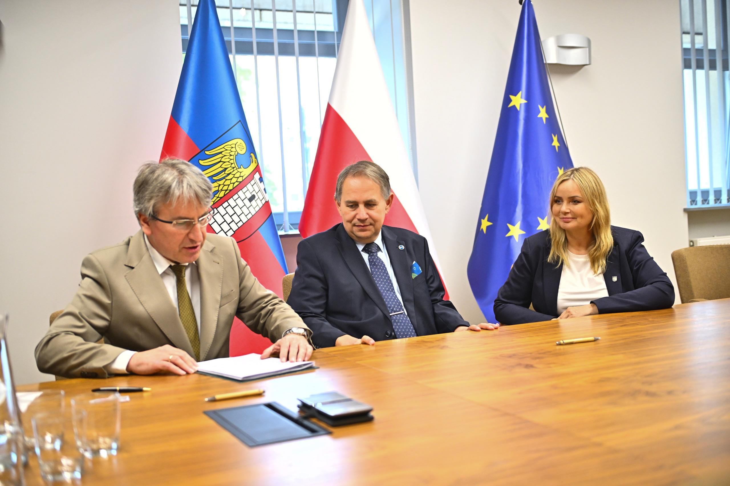 fot. M. Buksa / UM w Gliwicach kobieta i mężczyźni
