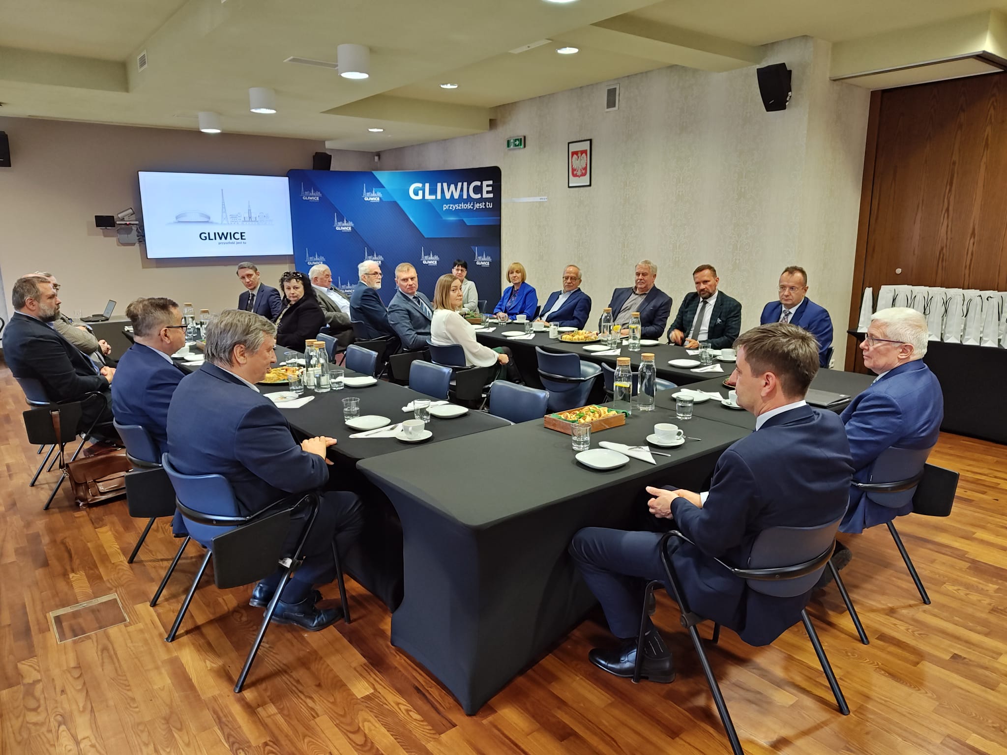 Fot. UM w Gliwicach Spotkanie prezydenta Gliwic i jego zastępcy z przedstawicielami gliwickich spółdzielni mieszkaniowych