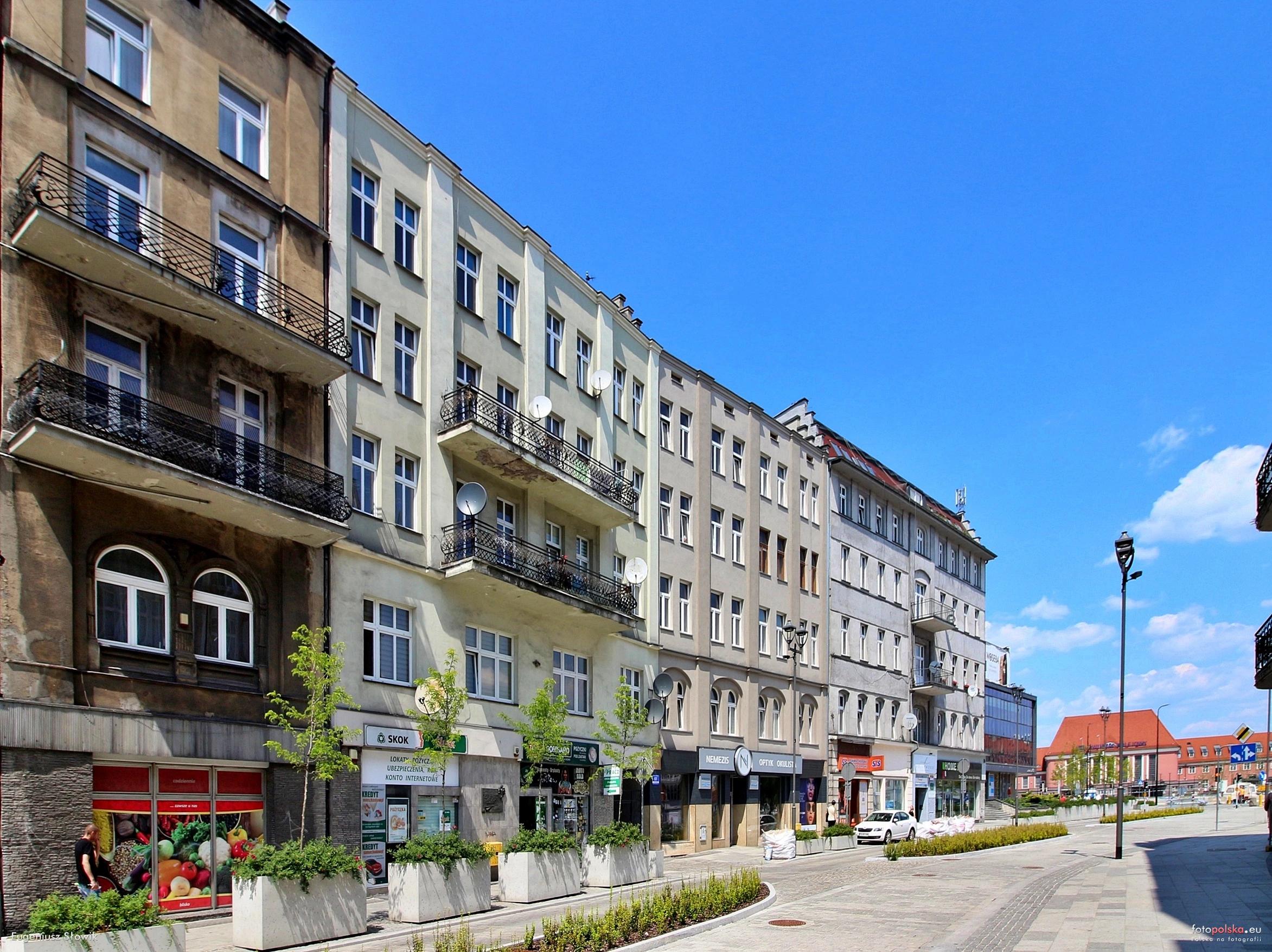 Nowe Centrum Gliwic, ul. Zwycięstwa – w stronę dworca PKP. Tak jest... (fot. fotopolska.eu) Nowe Centrum Gliwic, ul. Zwycięstwa – w stronę dworca PKP