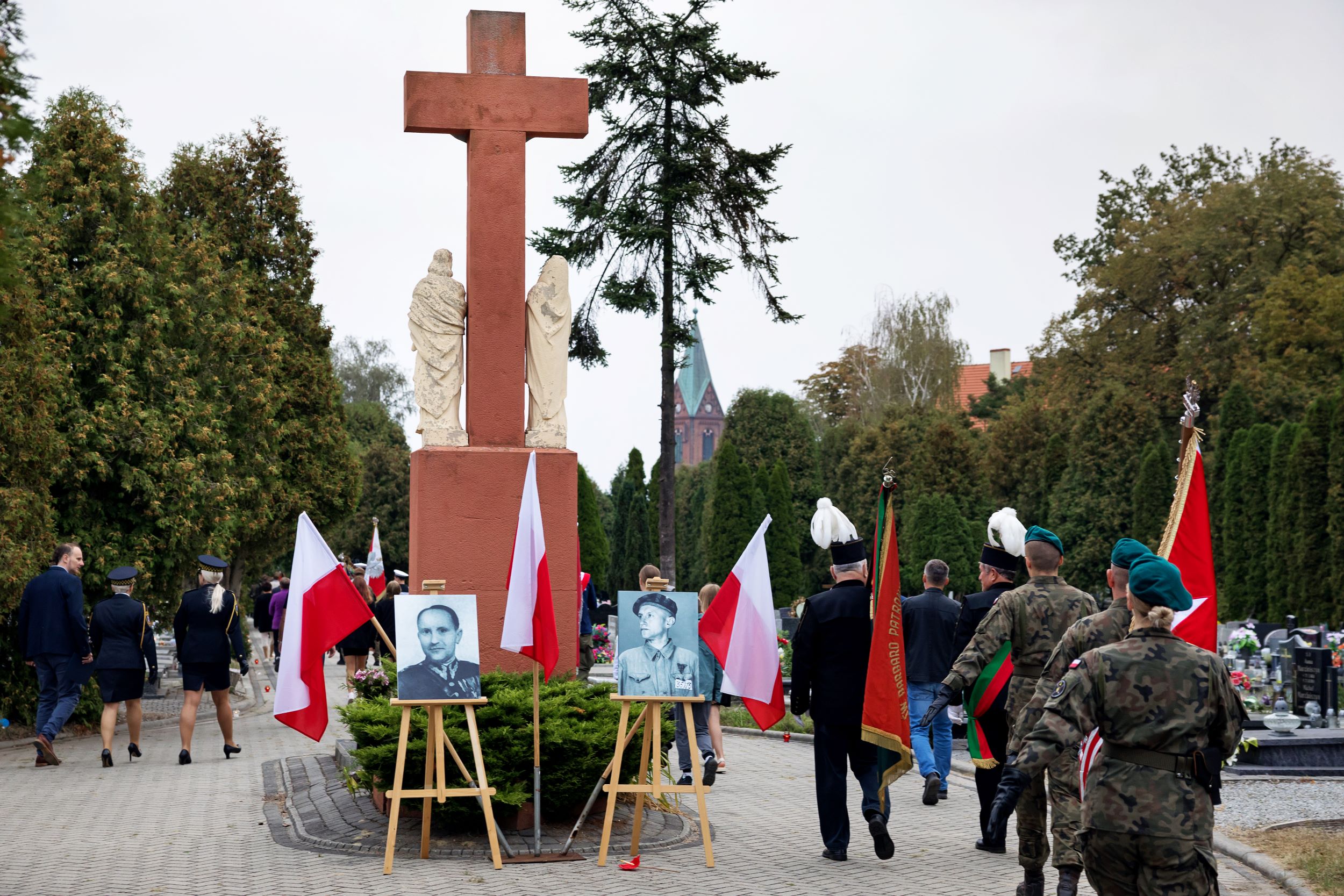Fot. D.Nita-Garbiec/UM Gliwice żołnierze pod krzyżem