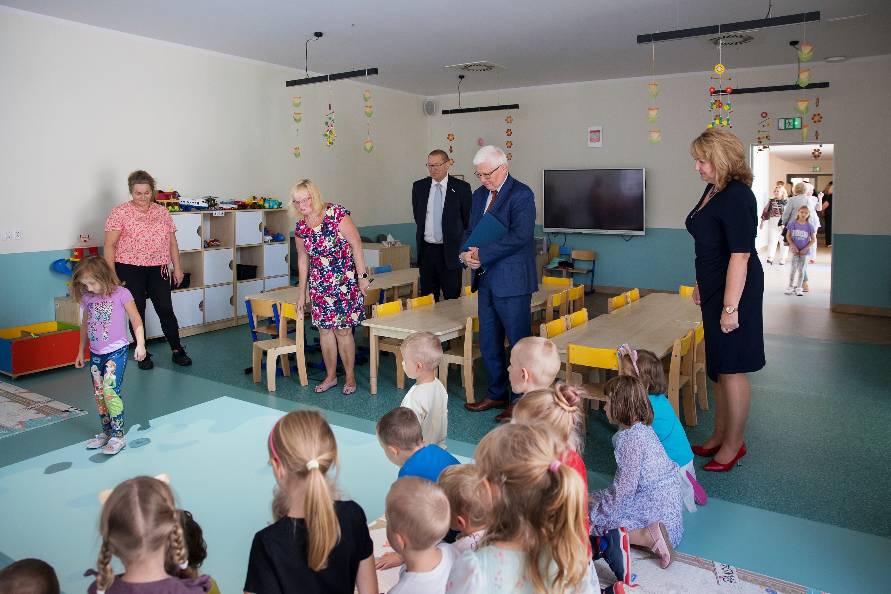 Fot. D. Nita-Garbiec/ UM w Gliwicach Prezydent Gliwic, Adam Neumann z wizytą w jednej z przedszkolnych sal zajęć