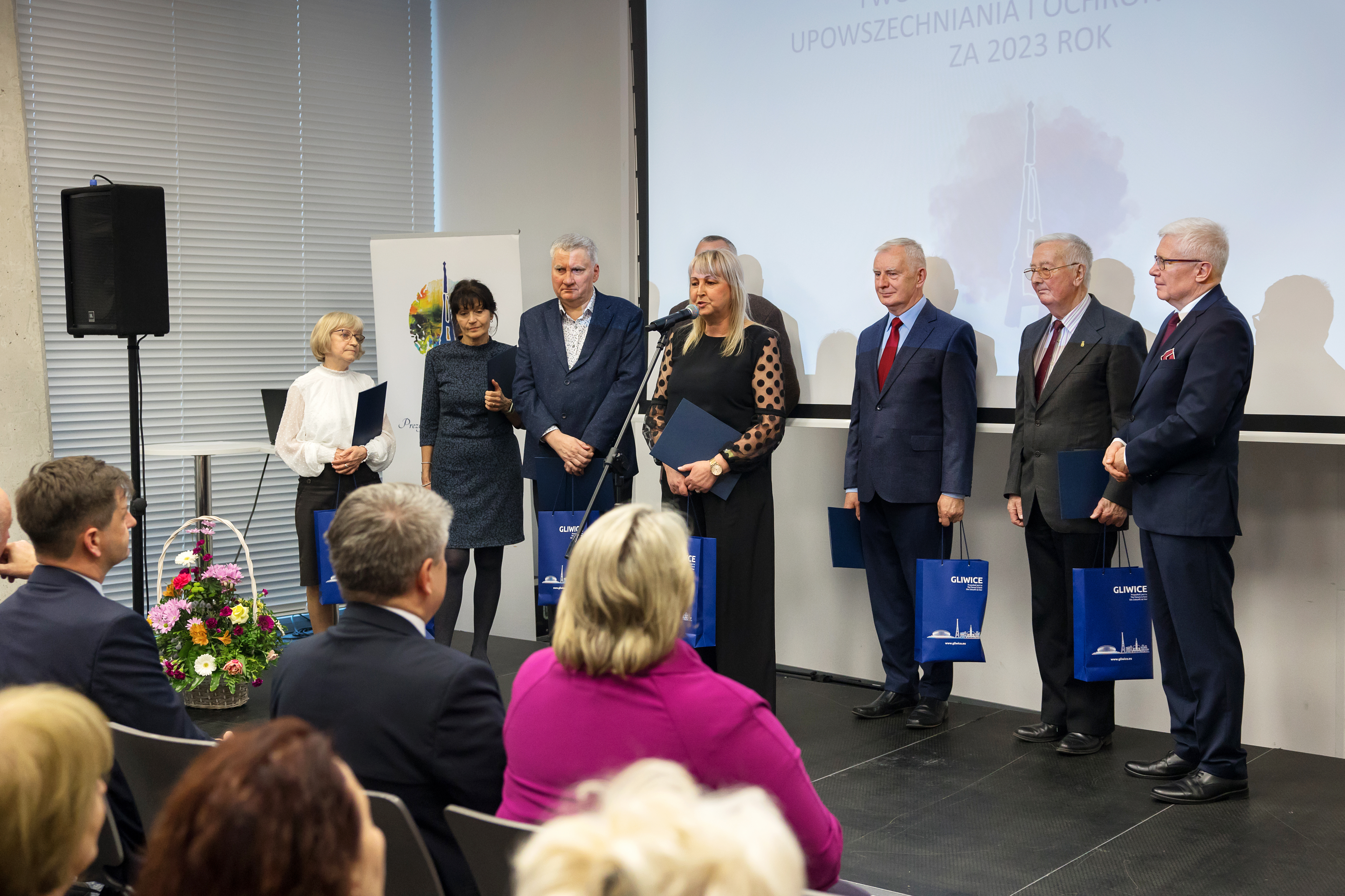 Fot. D. Nita-Garbiec/UM w Gliwicach Część laureatów na scenie