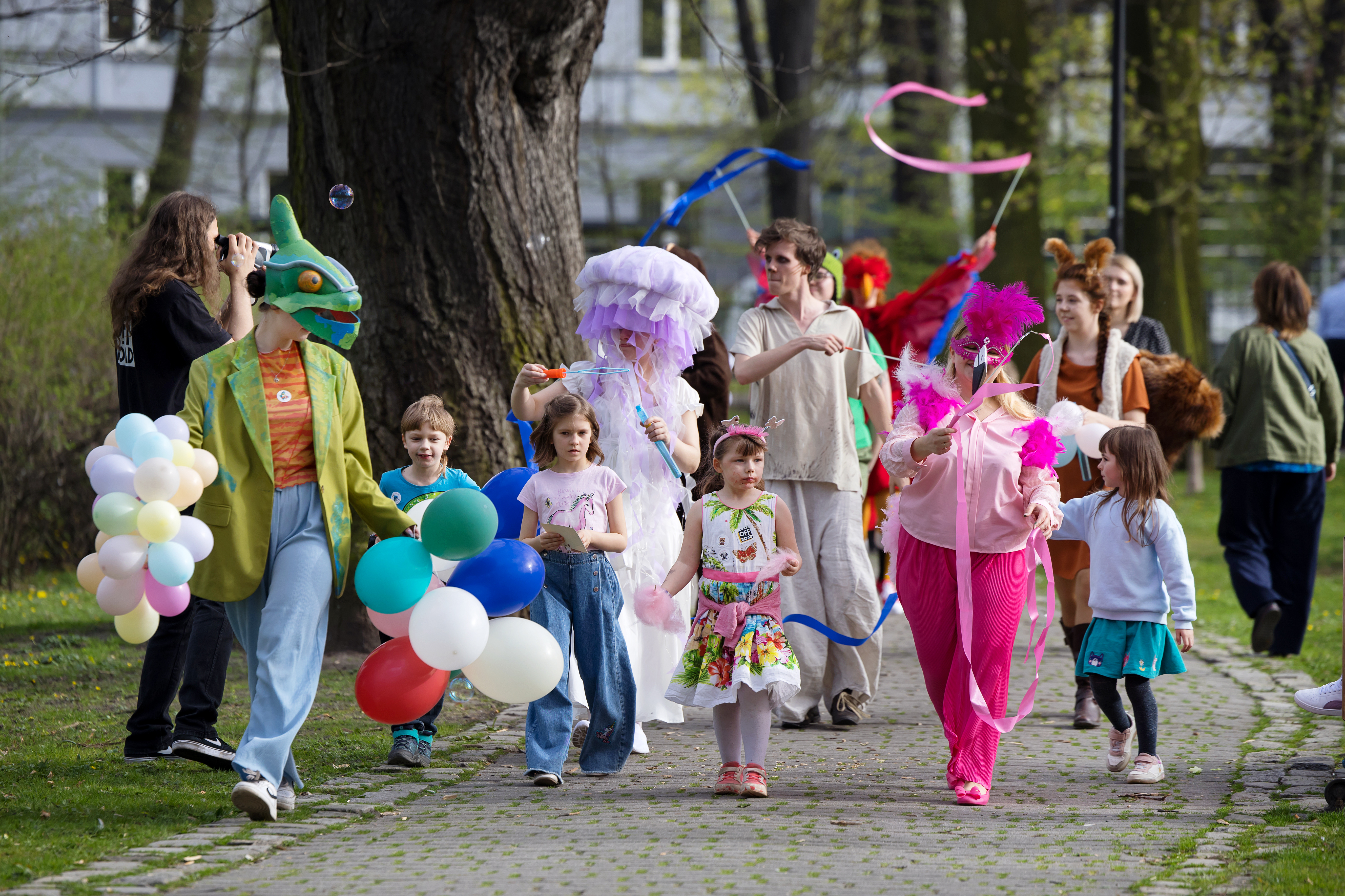 Fot. D.Nita-Garbiec/UM Gliwice barwny korowód przebierańców