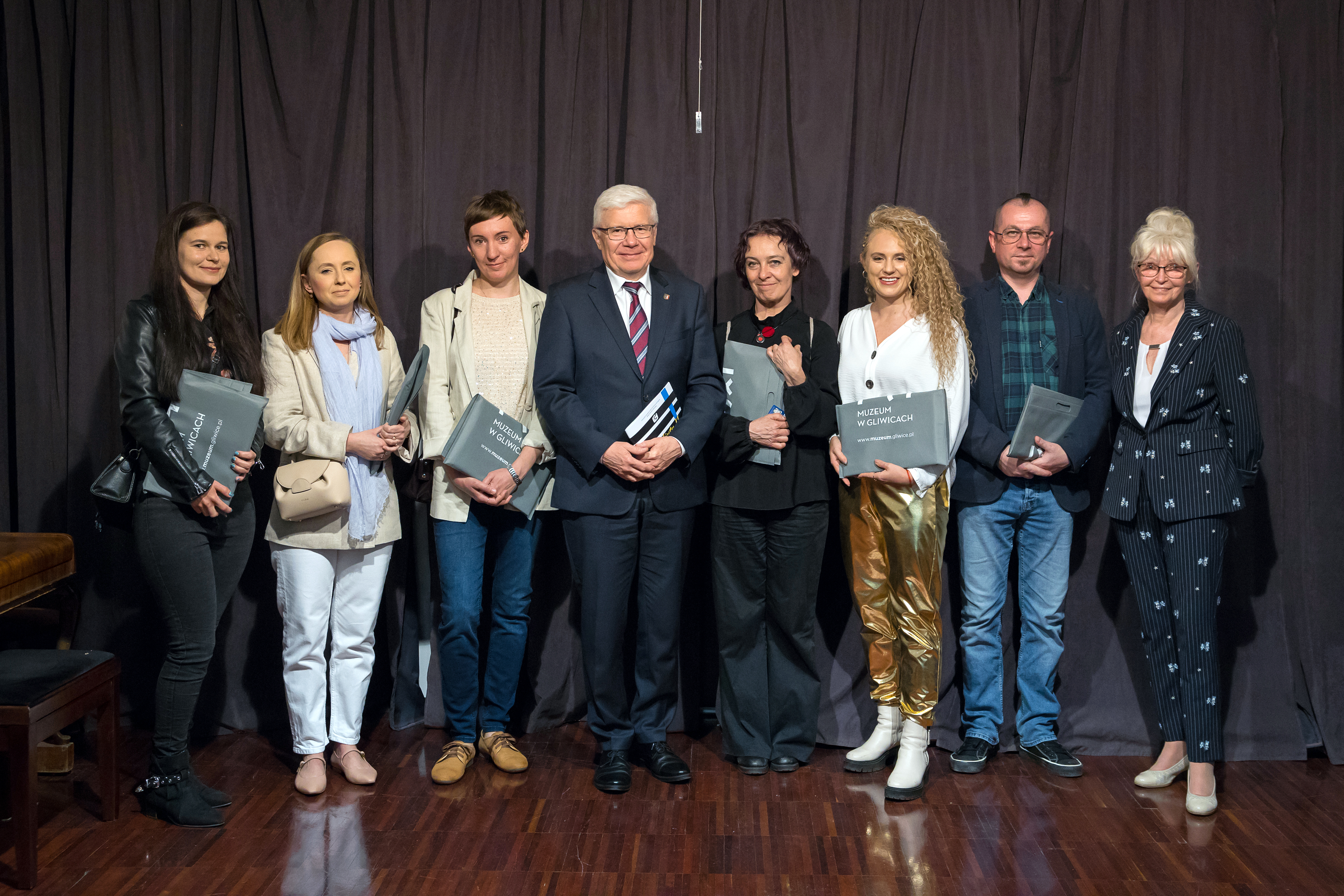 Fot. D. Nita-Garbiec/UM w Gliwicach Artyści na scenie z prezydentem Gliwic Adamem Neumannem