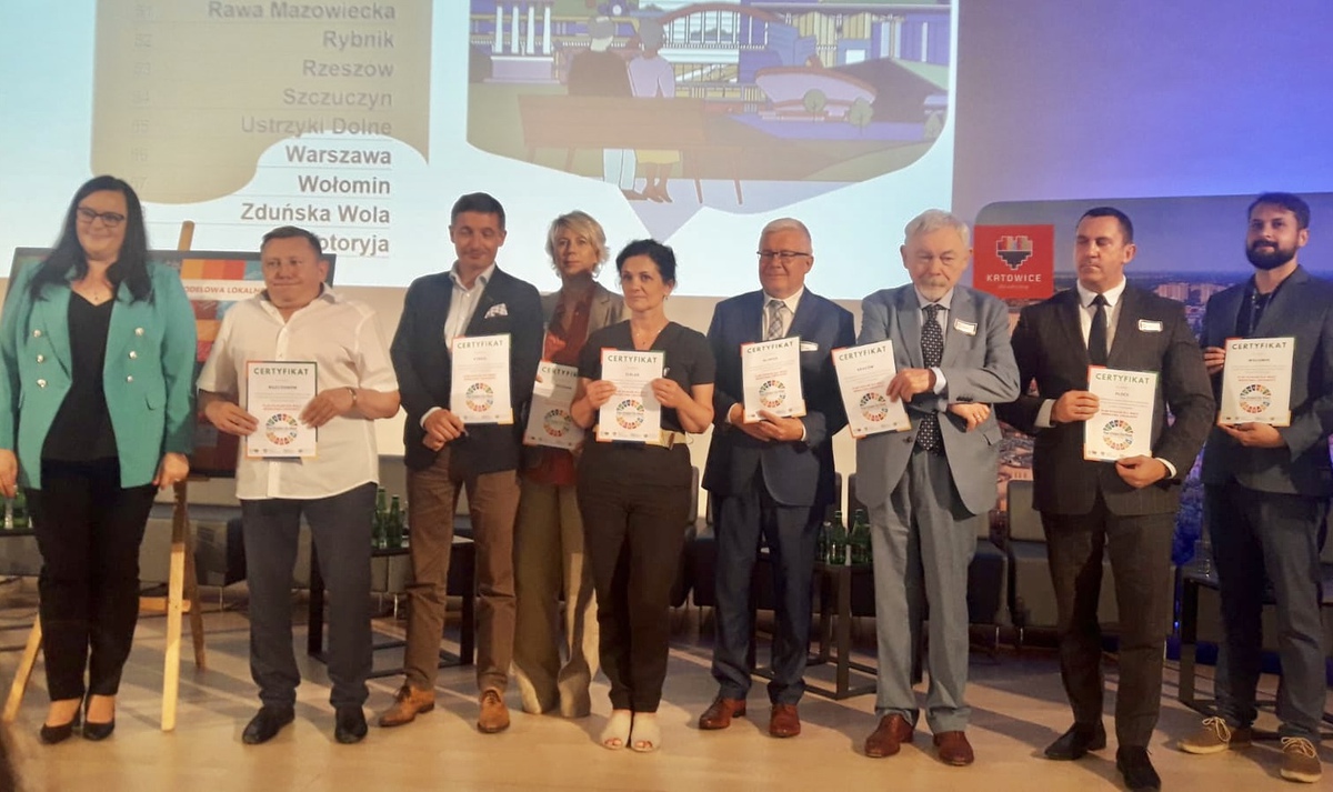 Fot. UM Gliwice wręczenie certyfikatów Planu działań dla miast