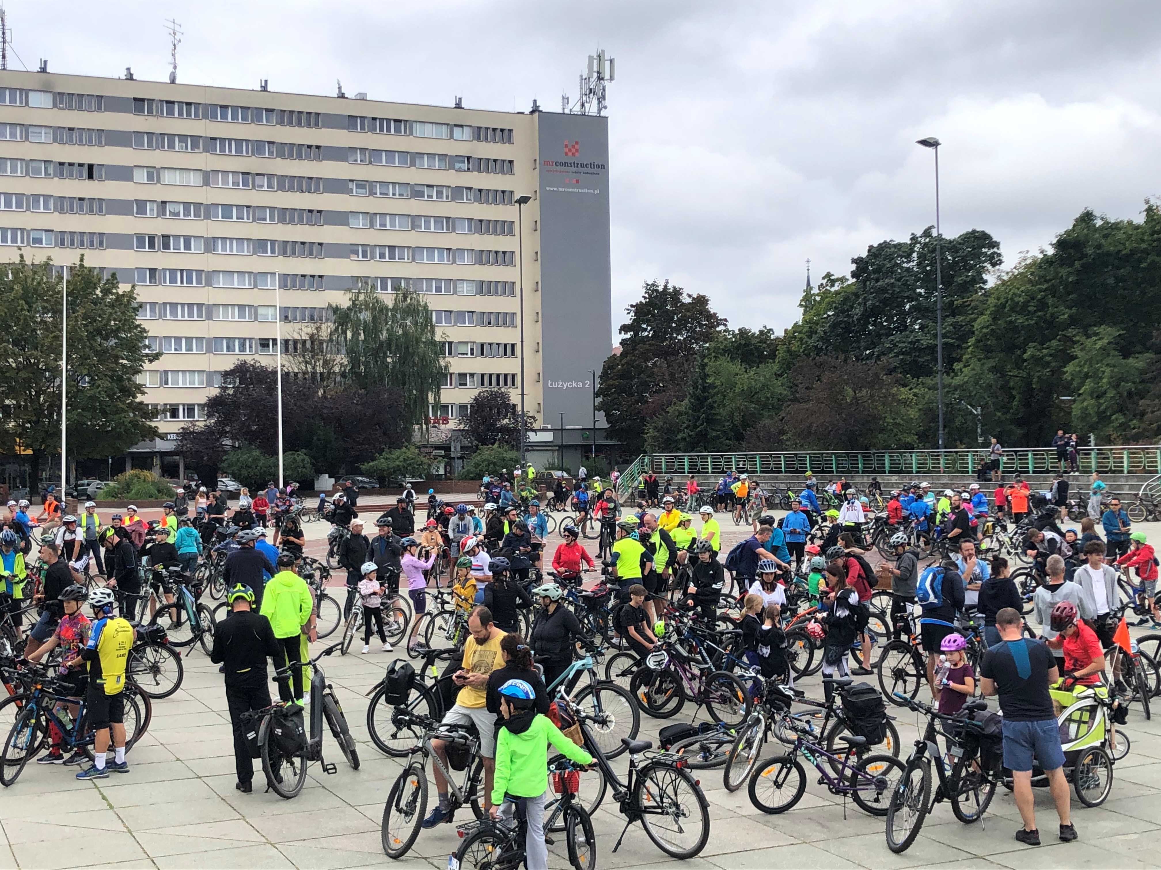 Fot. UM Gliwice Rowerzyści na placu Krakowskim
