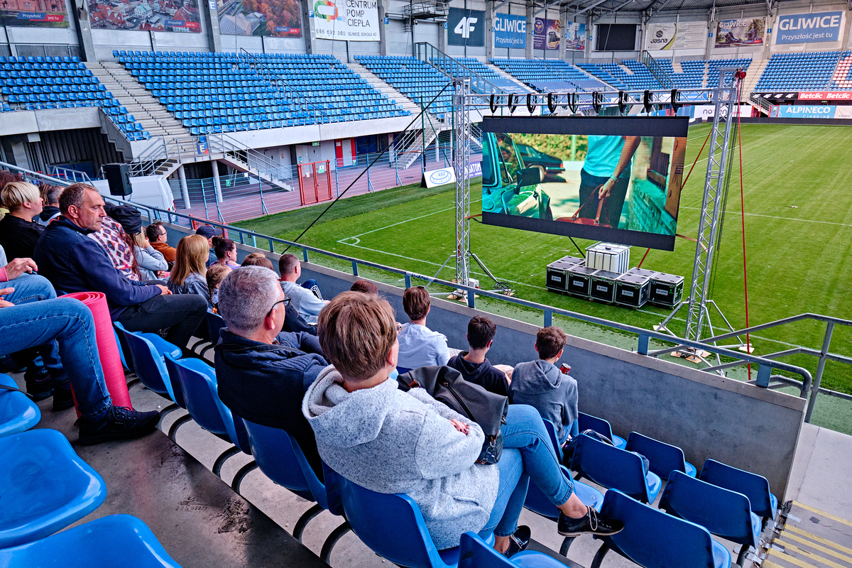 fot. M. Buksa / UM Gliwice kino na tryunach stadionu