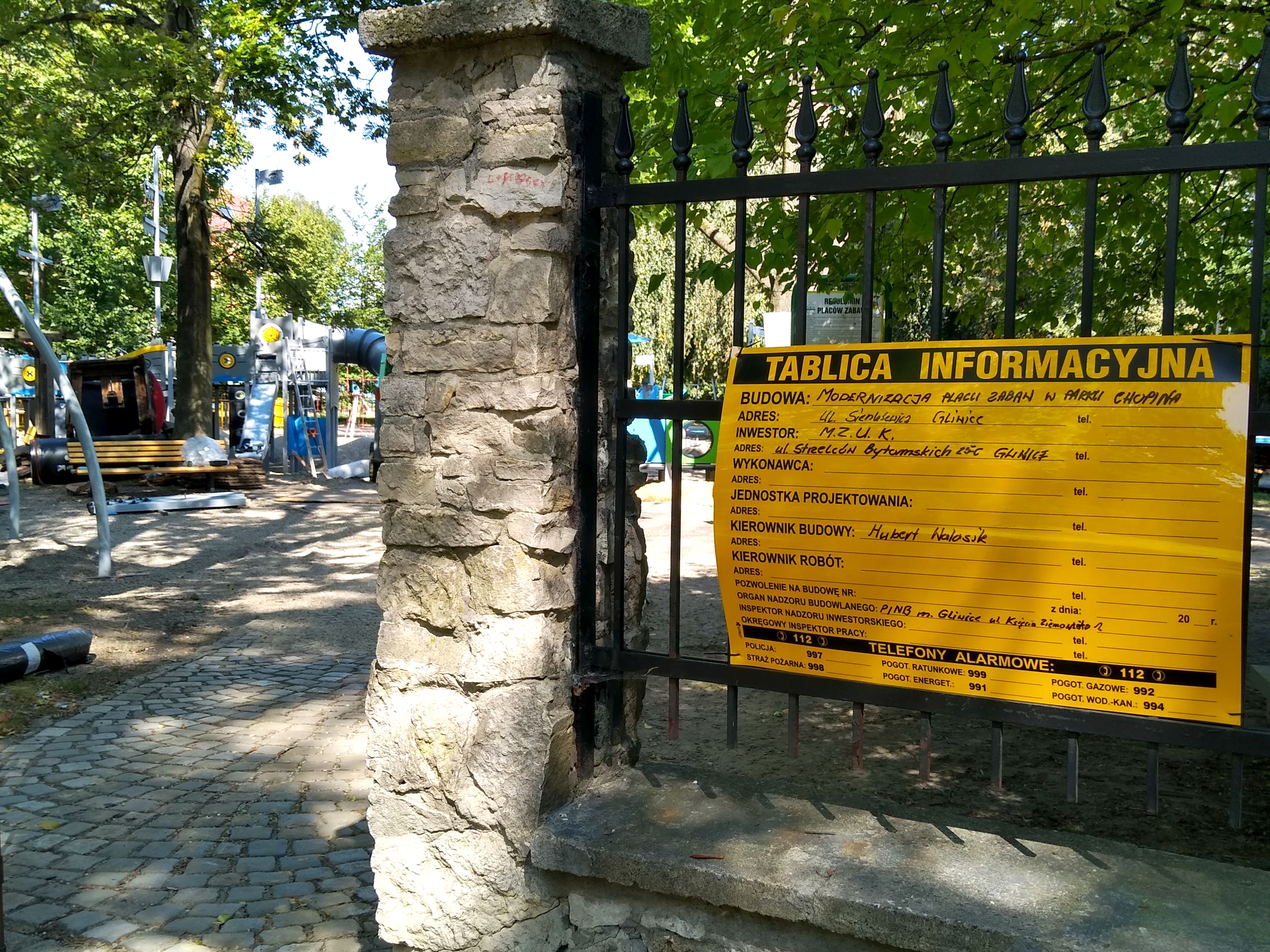 Fot. M.Foltyn/UM Gliwice tablica informacyjna przy placu zabaw